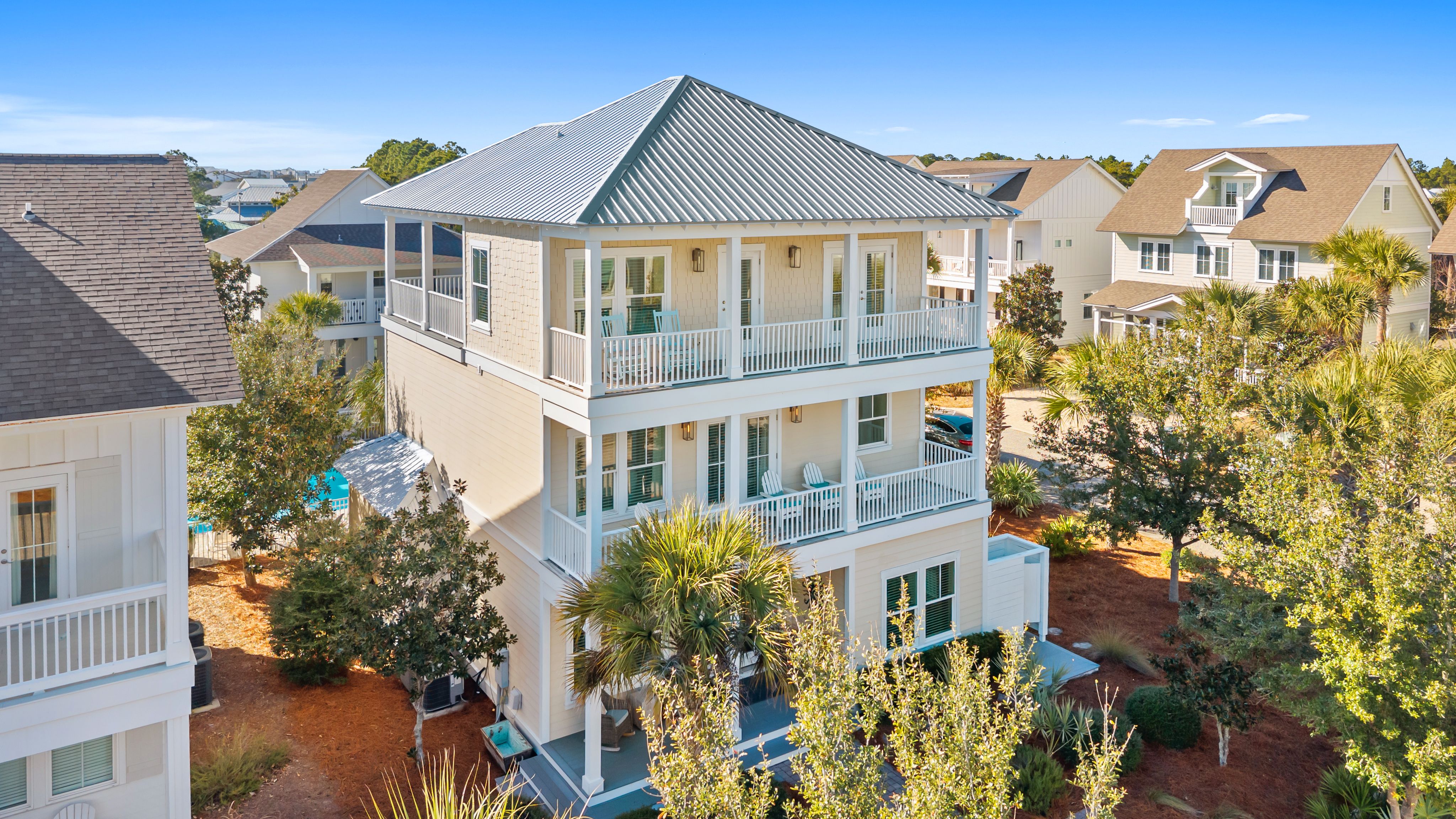  Three-Story Beach Retreat Near Public Beach Access And Local Favorites - 物件實景