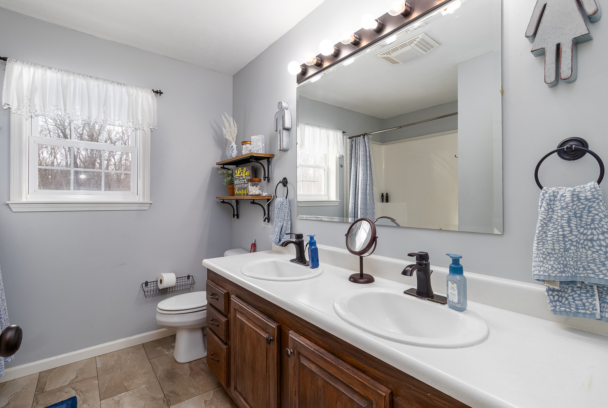 Brownstown, Illinois, 62418, United States, 4 Bedrooms Bedrooms, ,2 BathroomsBathrooms,Residential,For Sale,2015719