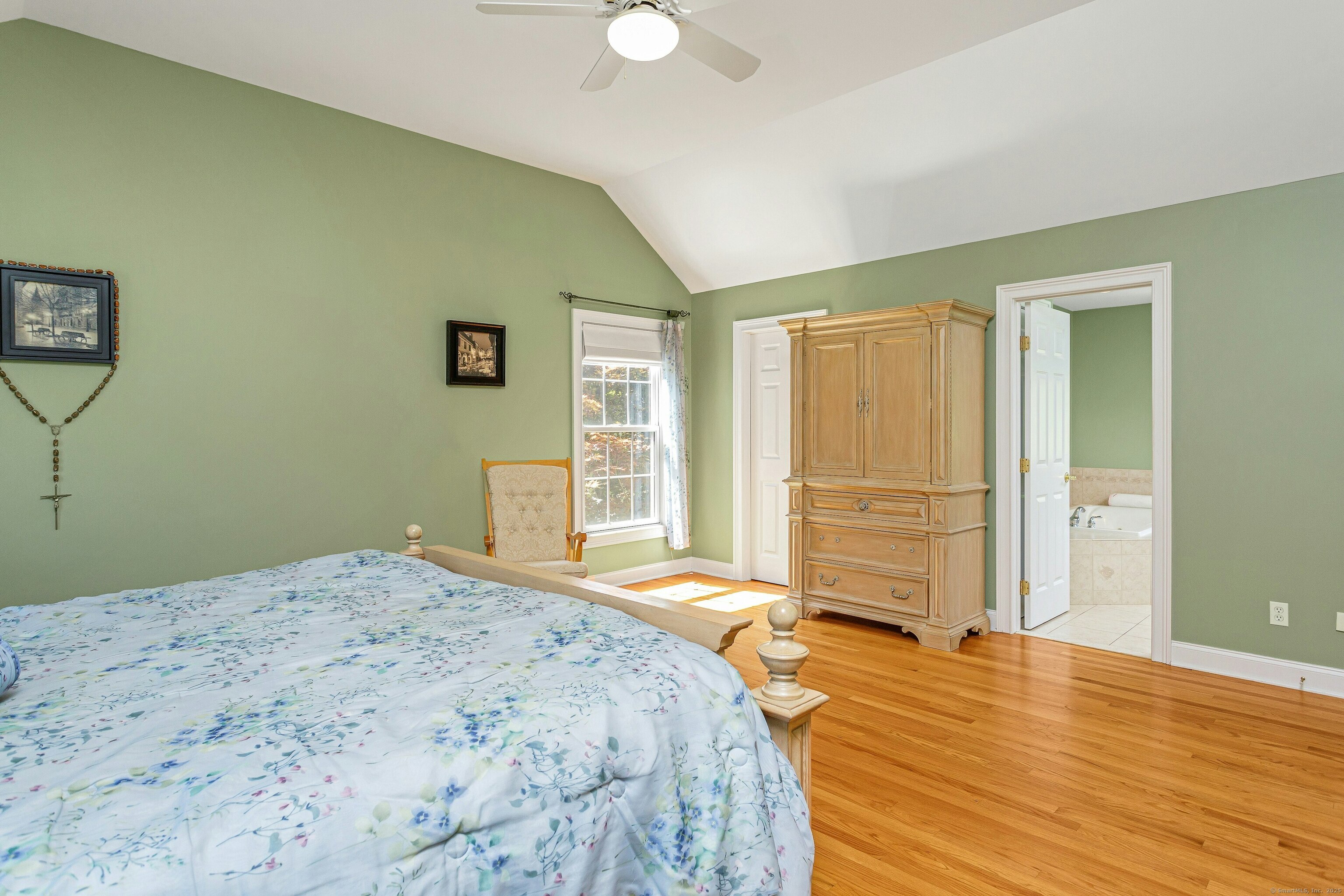 Shelton, Connecticut, 06484, United States, 3 Bedrooms Bedrooms, ,3 BathroomsBathrooms,Residential,For Sale,1875450