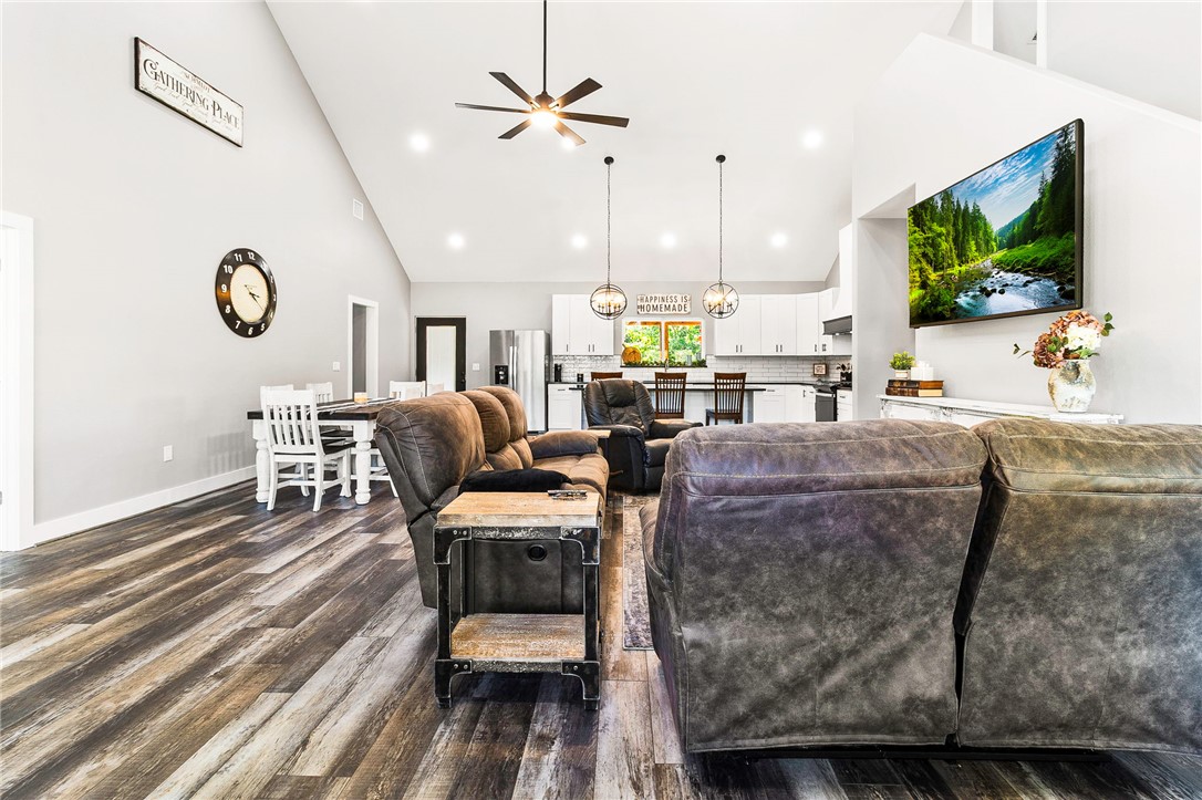 Normangee, Texas, 77871, United States, 3 Bedrooms Bedrooms, ,3 BathroomsBathrooms,Residential,For Sale,1981852