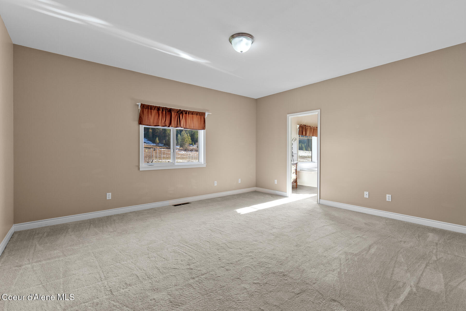 Wallace, Idaho, 83873, United States, 3 Bedrooms Bedrooms, ,3 BathroomsBathrooms,Residential,For Sale,2040255