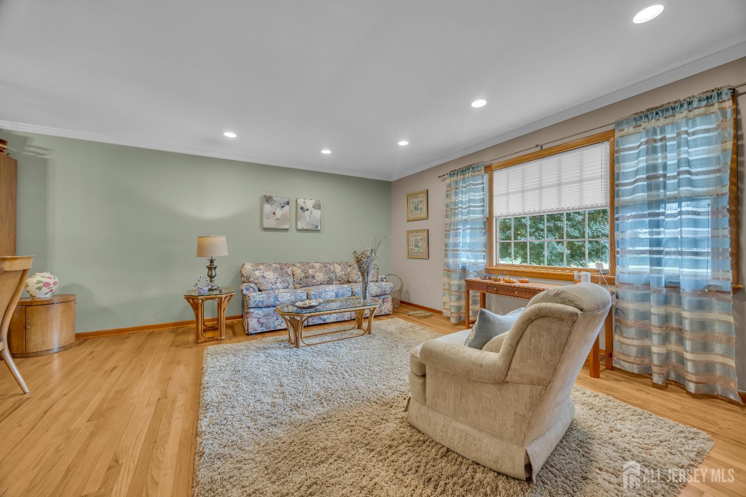 Edison, New Jersey, 08820, United States, 3 Bedrooms Bedrooms, ,2 BathroomsBathrooms,Residential,For Sale,1989177