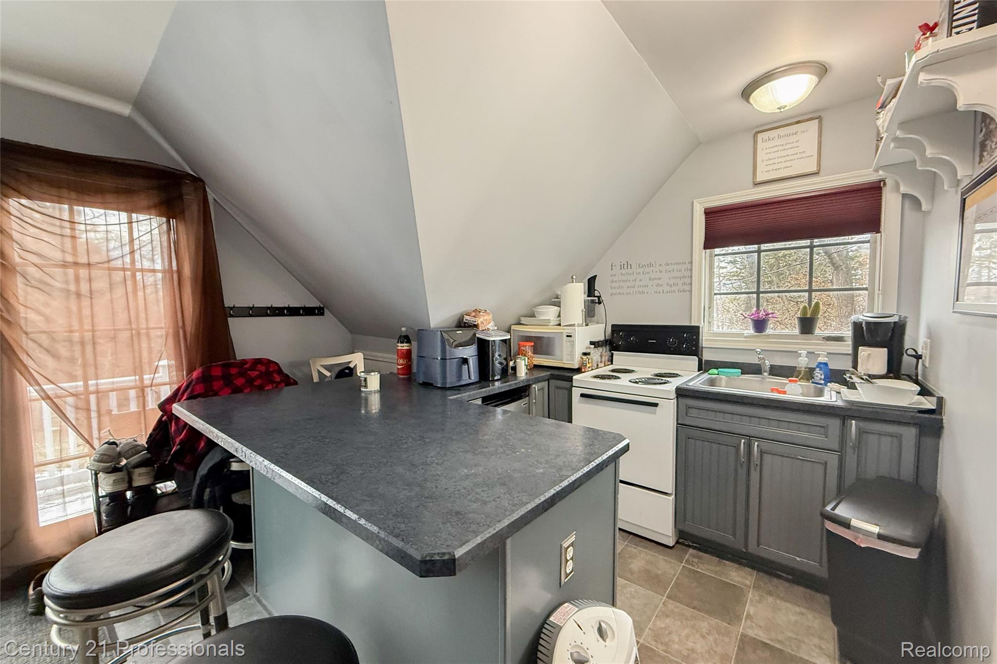 LakeOrion, Michigan, 48362, United States, 2 Bedrooms Bedrooms, ,2 BathroomsBathrooms,Residential,For Sale,2005398