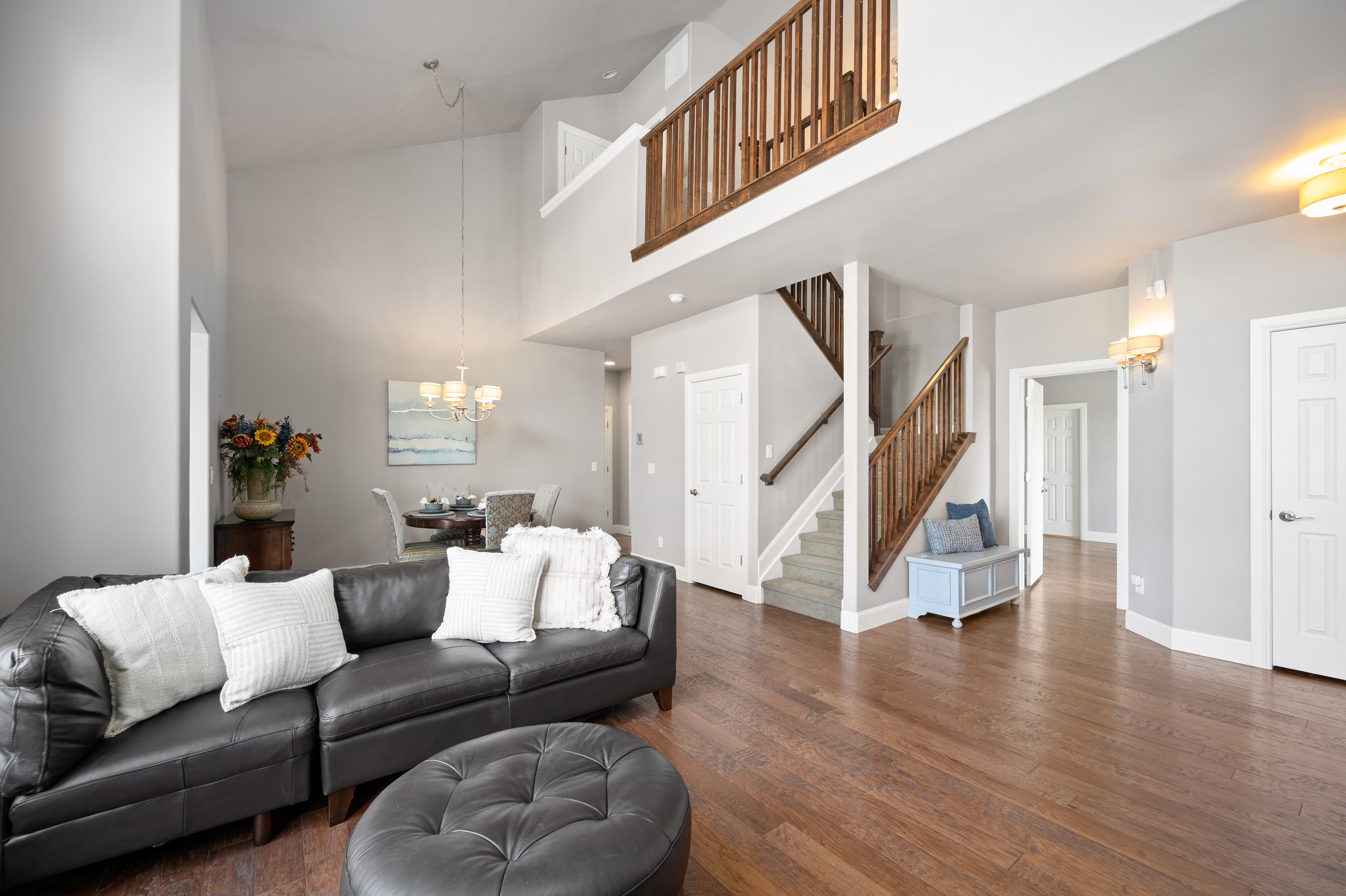  Pristine And Charming End Unit Townhome - 物件實景