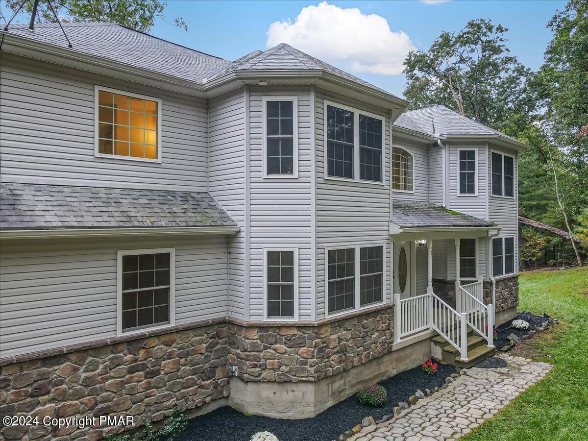 Stroudsburg, Pennsylvania, 18360, United States, 4 Bedrooms Bedrooms, ,3 BathroomsBathrooms,Residential,For Sale,1858014