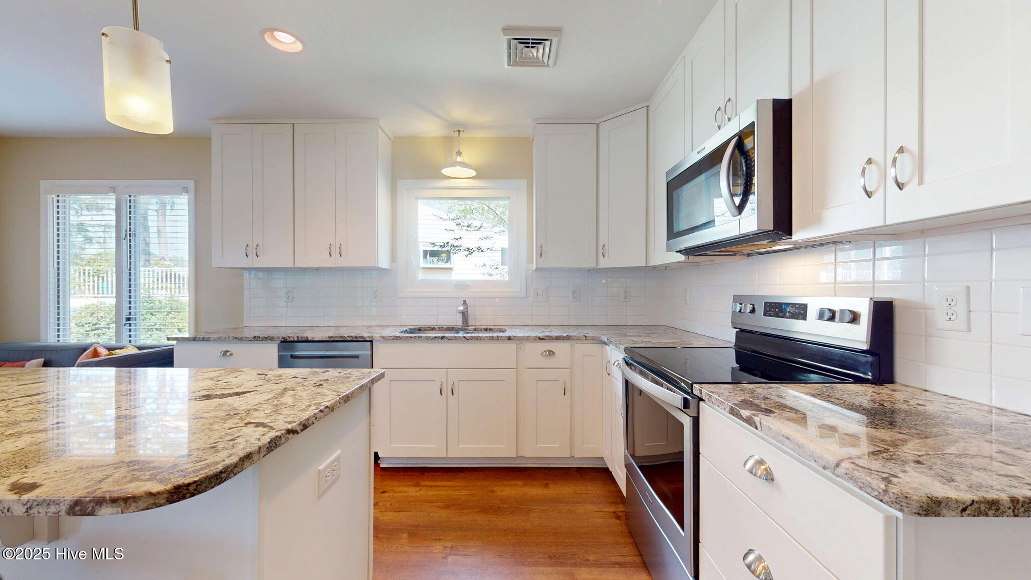 New Bern, North Carolina, 28560, United States, 3 Bedrooms Bedrooms, ,4 BathroomsBathrooms,Residential,For Sale,1874944