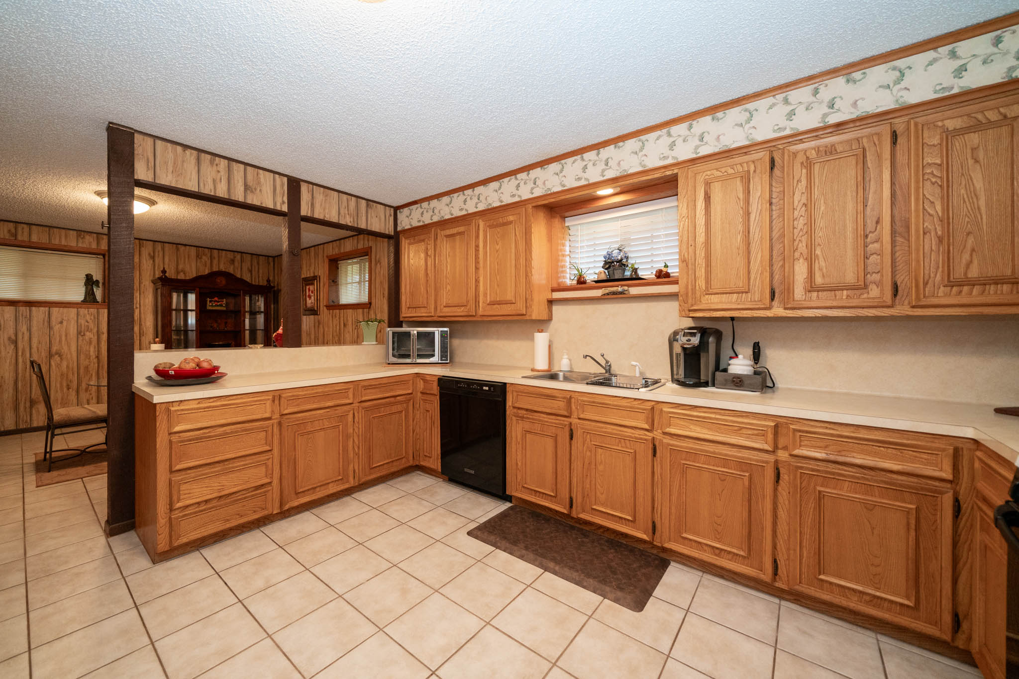 Jacksonville, Texas, 75766, United States, 4 Bedrooms Bedrooms, ,2 BathroomsBathrooms,Residential,For Sale,1974888