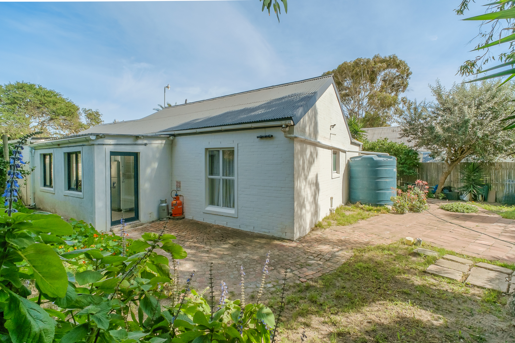  COASTAL LIVING IN THE HEART OF IMHOFF