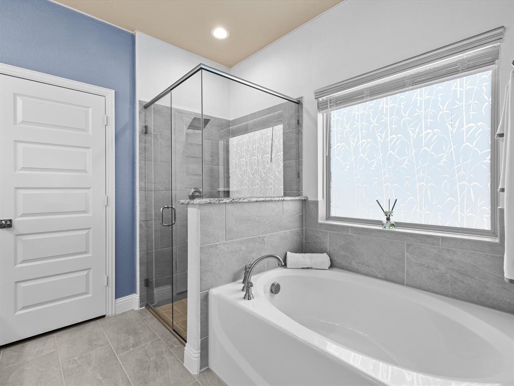 Waxahachie, Texas, 75165, United States, 4 Bedrooms Bedrooms, ,4 BathroomsBathrooms,Residential,For Sale,1978879