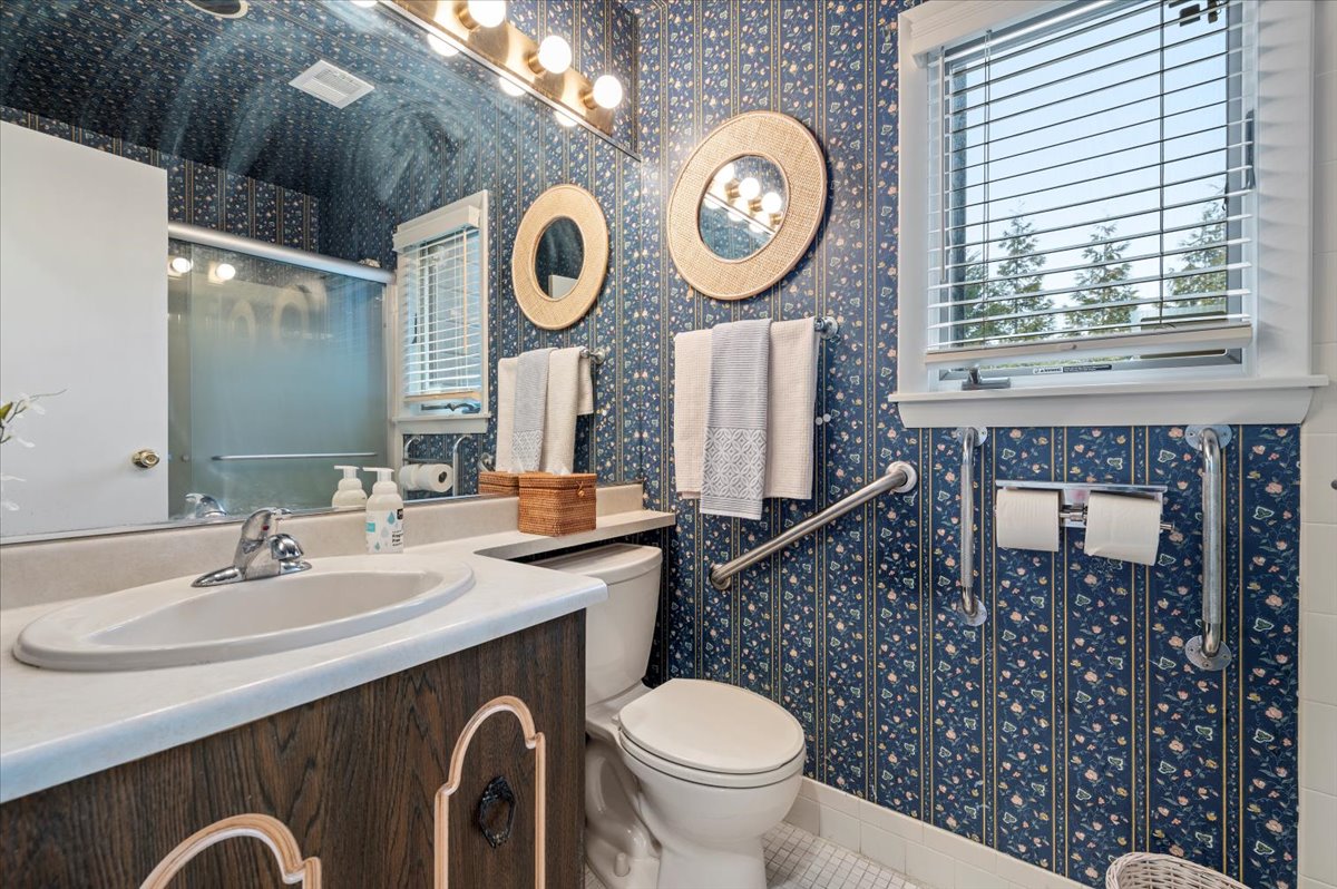 Massapequa Park, New York, 11762, United States, 2 Bedrooms Bedrooms, ,2 BathroomsBathrooms,Residential,For Sale,2008592