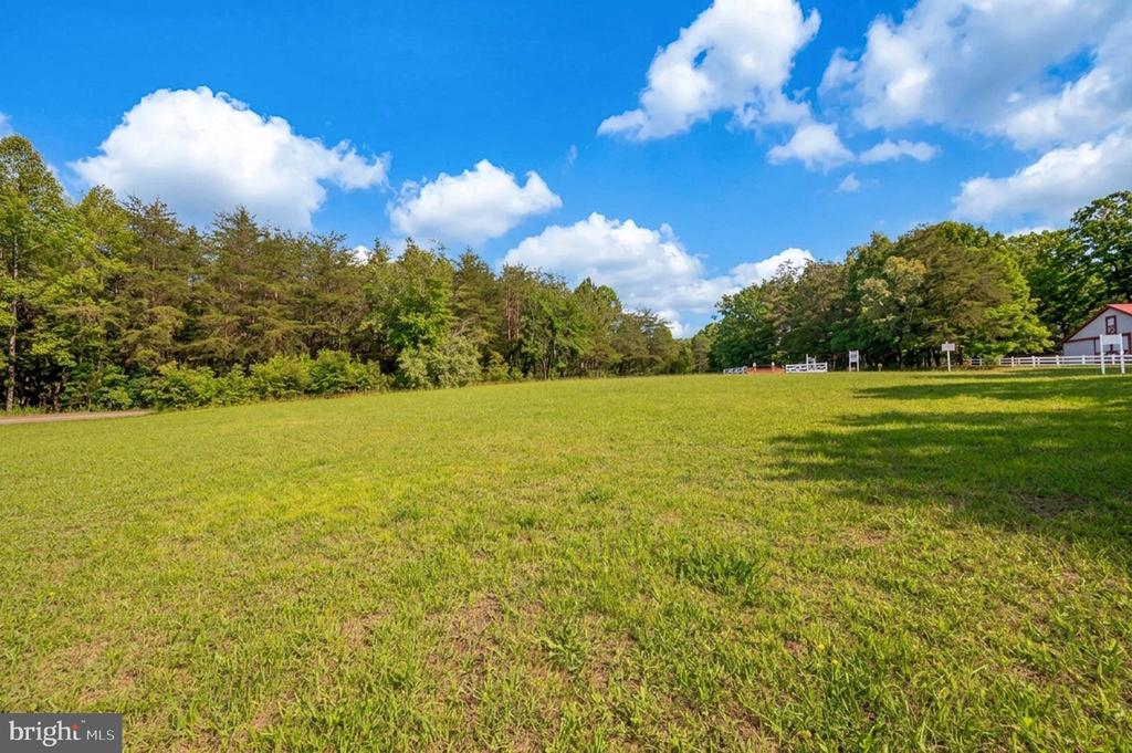 Fredericksburg, Virginia, 22406, United States, 3 Bedrooms Bedrooms, ,2 BathroomsBathrooms,Residential,For Sale,2049336