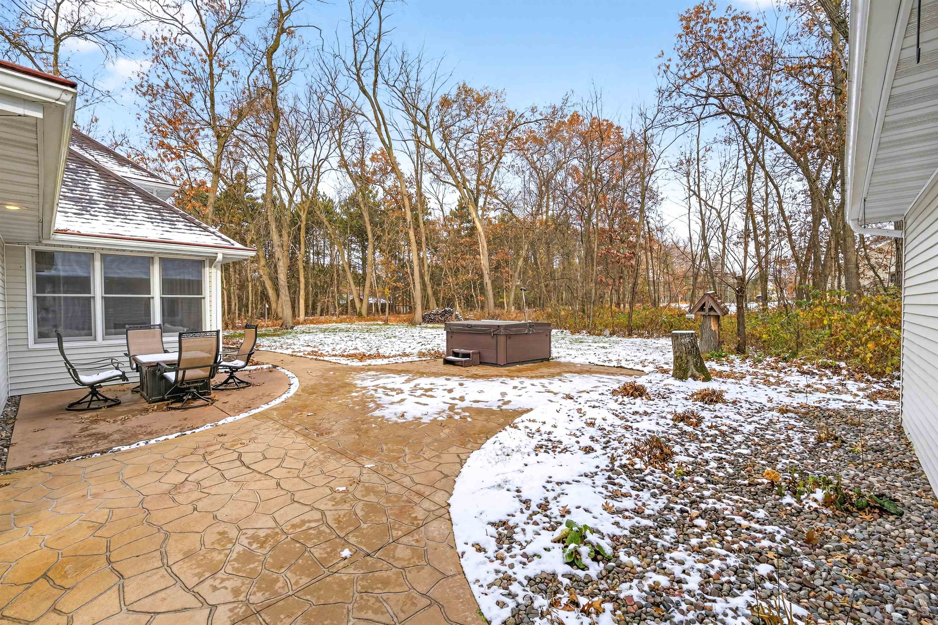 NEW LONDON, Wisconsin, 54961, United States, 3 Bedrooms Bedrooms, ,4 BathroomsBathrooms,Residential,For Sale,1996167