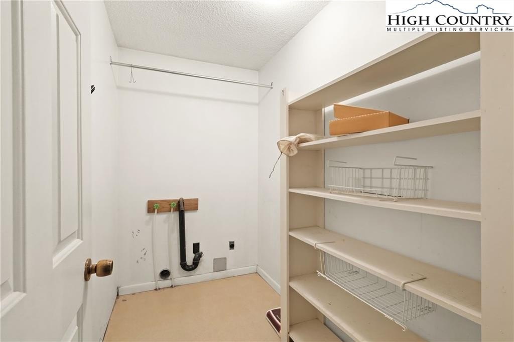 Banner Elk, North Carolina, 28604, United States, 2 Bedrooms Bedrooms, ,2 BathroomsBathrooms,Residential,For Sale,1977010