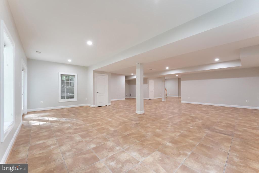 Fairfax, Virginia, 22033, United States, 6 Bedrooms Bedrooms, ,6 BathroomsBathrooms,Residential,For Sale,1973786