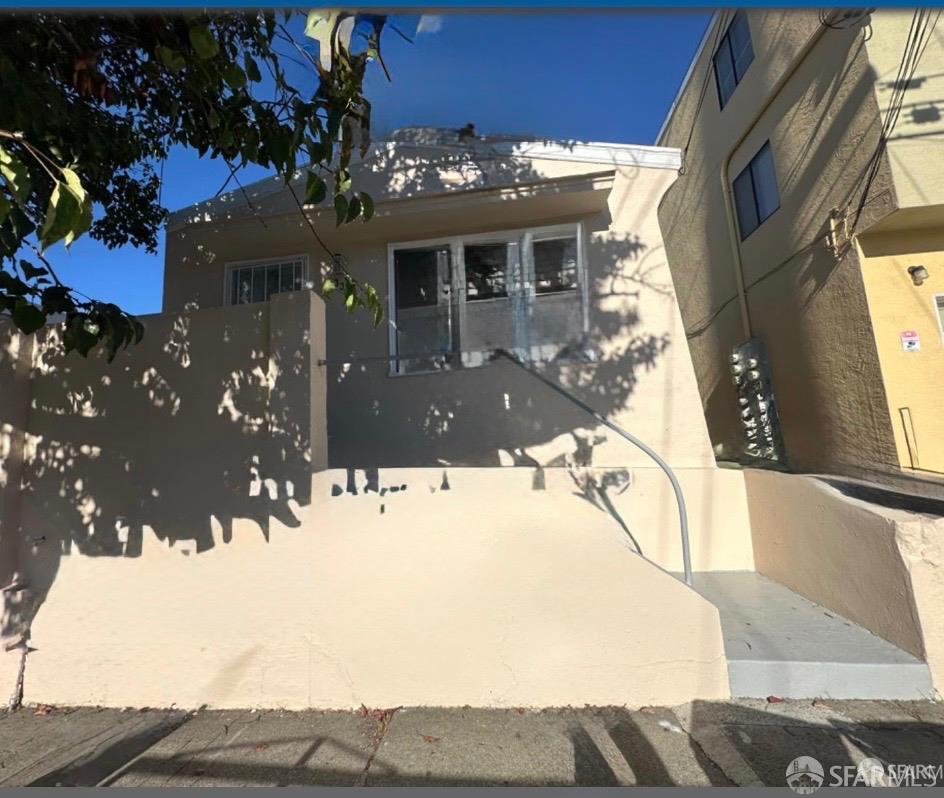 Oakland, California, 94602, United States, 2 Bedrooms Bedrooms, ,1 BathroomBathrooms,Residential,For Sale,2025747