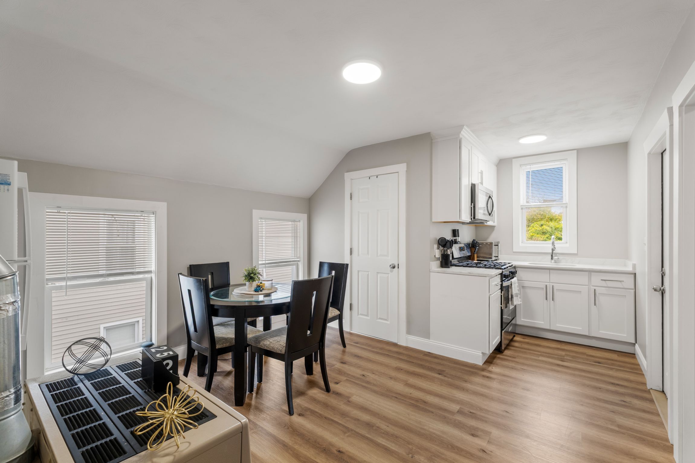  207 Belleville Avenue, New Bedford, MA, 02746 - 物件實景