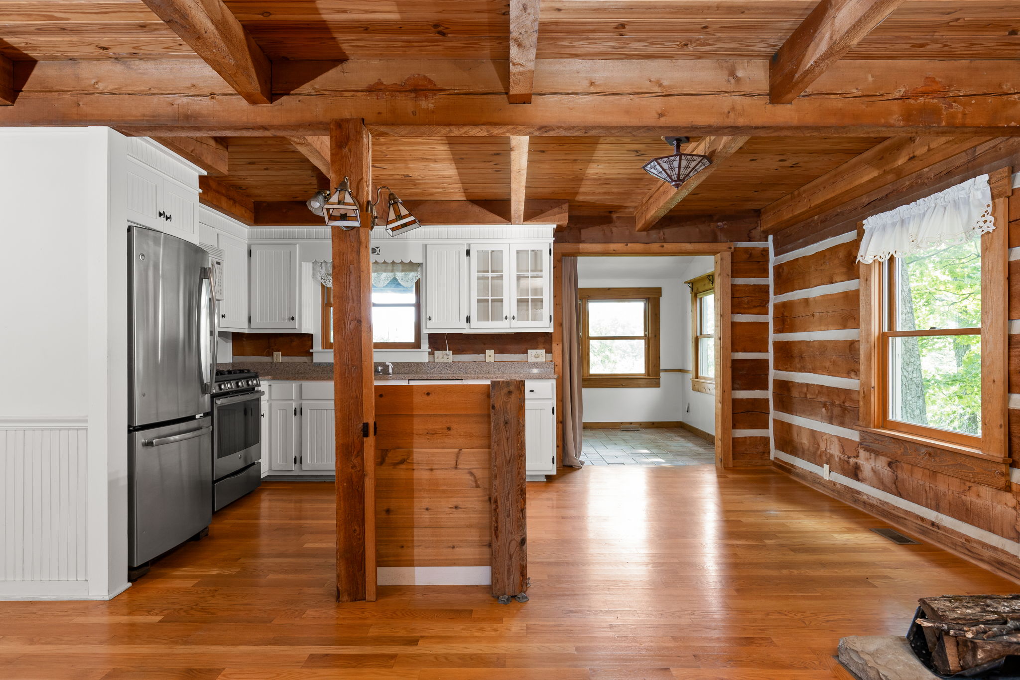  Authentic Log Home with Breathtaking Views of Brown County