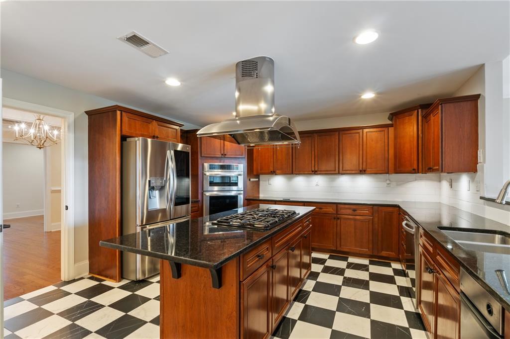 Roswell, Georgia, 30075, United States, 2 Bedrooms Bedrooms, ,3 BathroomsBathrooms,Residential,For Sale,1928798