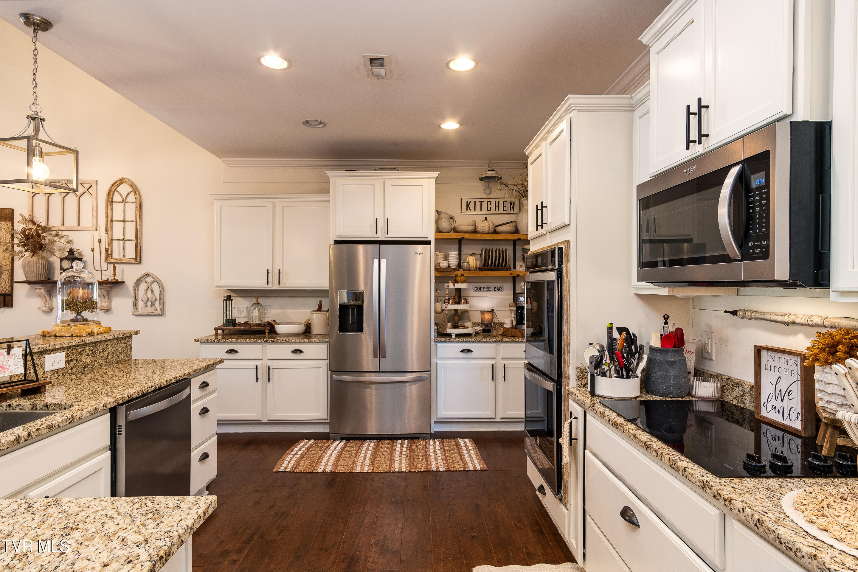 Piney Flats, Tennessee, 37686, United States, 4 Bedrooms Bedrooms, ,4 BathroomsBathrooms,Residential,For Sale,2005173