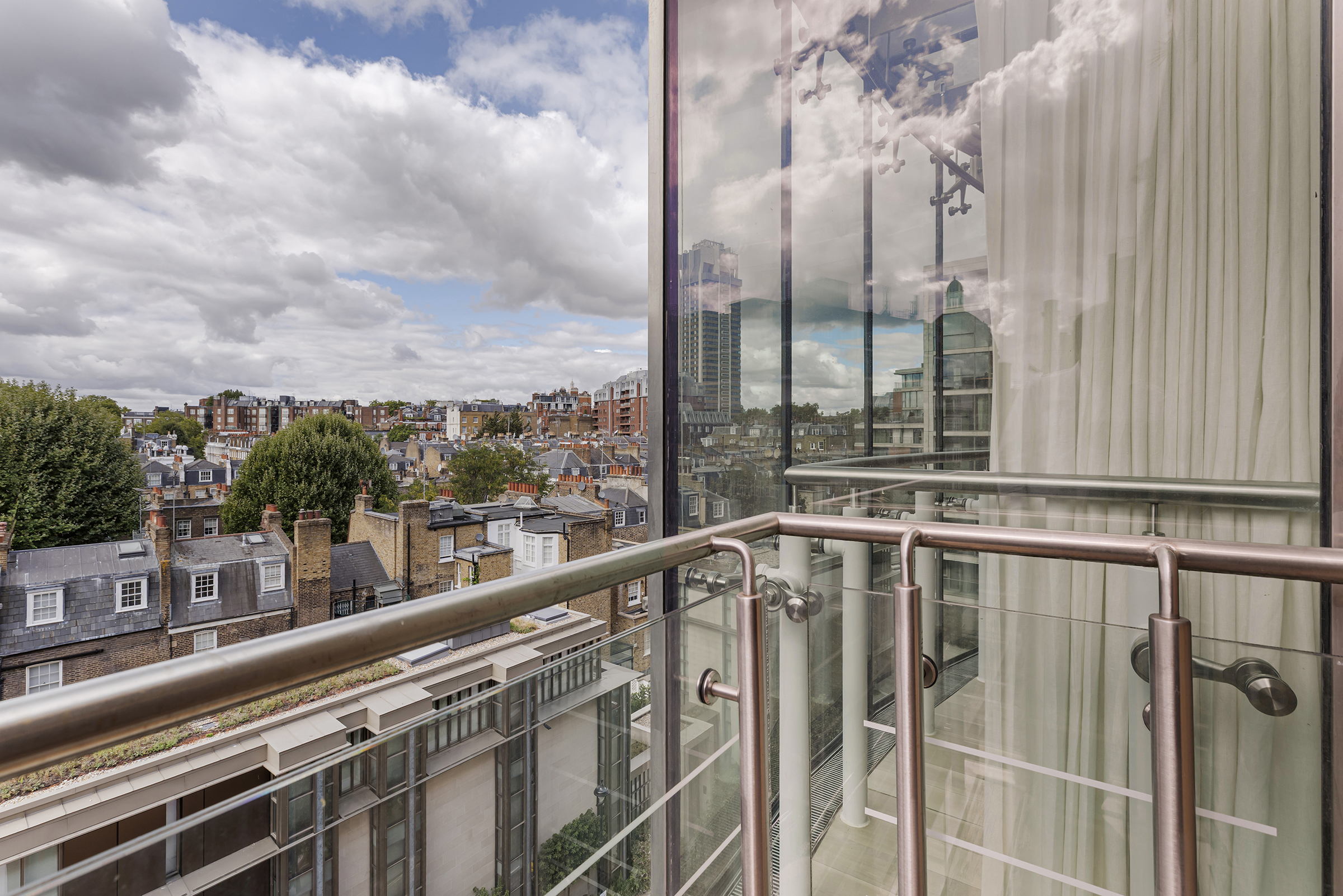  A Sixth-Floor Apartment with Far-Reaching Views - 物件實景