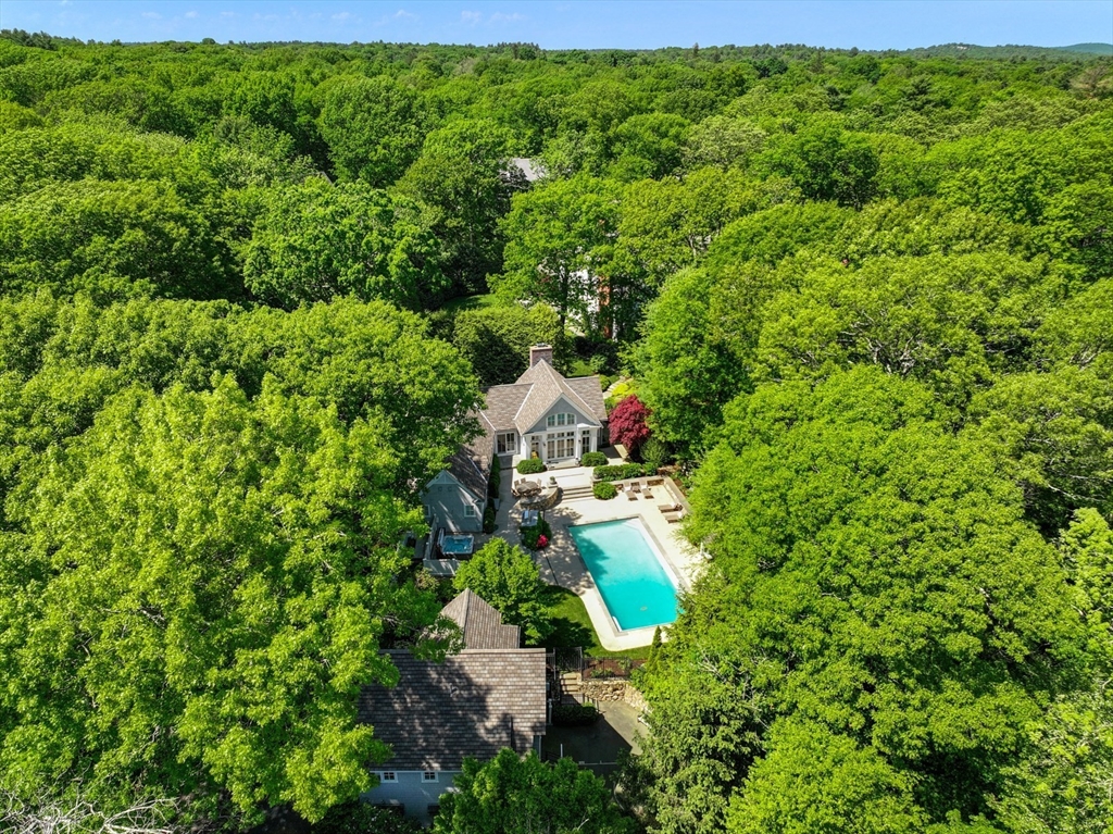 Wellesley, Massachusetts, 02481, United States, 2 Bedrooms Bedrooms, ,3 BathroomsBathrooms,Residential,For Sale,1941651
