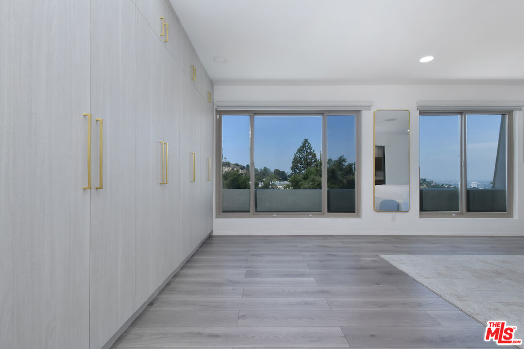 Sherman Oaks, California, 91403, United States, 4 Bedrooms Bedrooms, ,4 BathroomsBathrooms,Residential,For Sale,1794454
