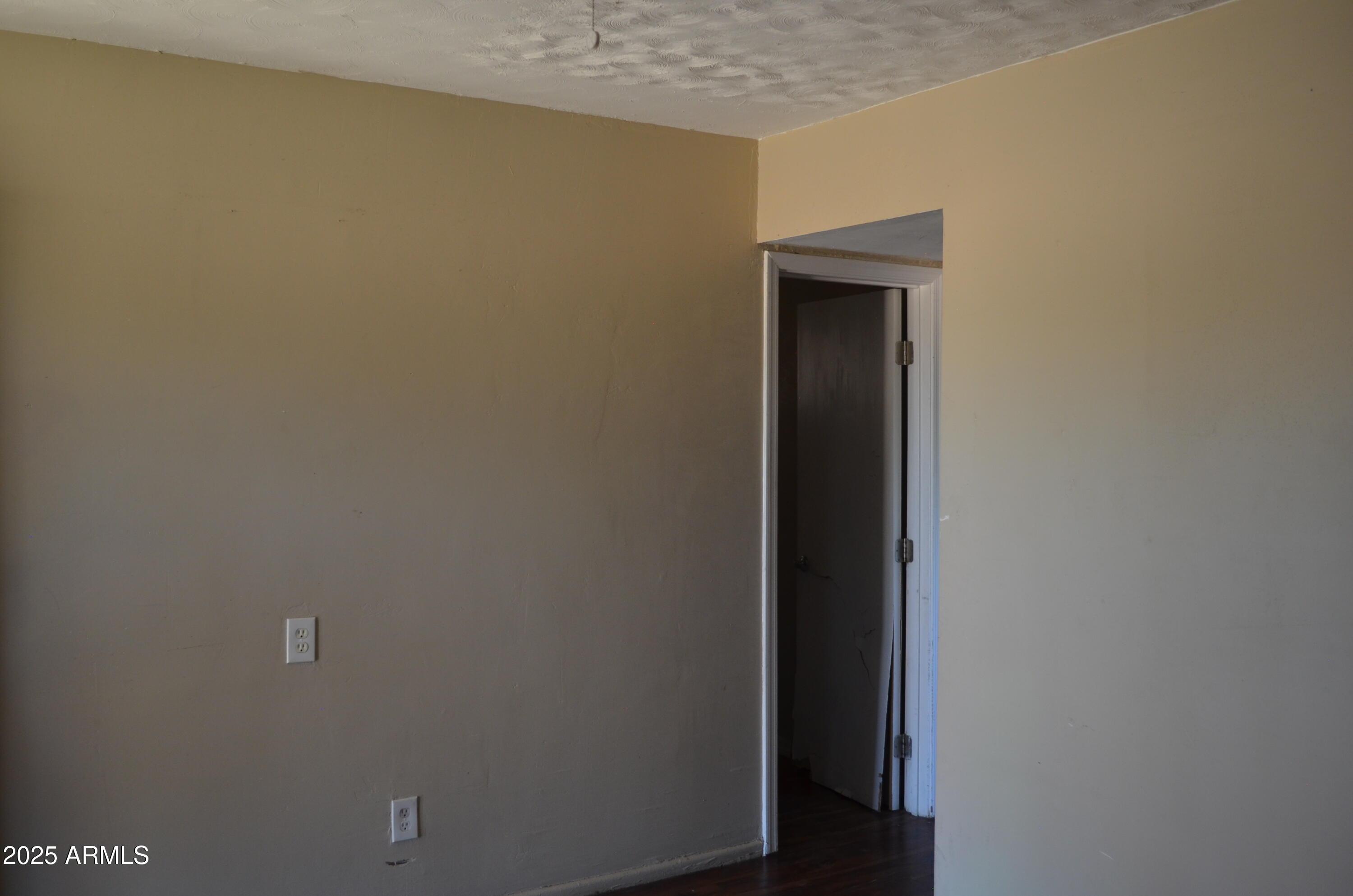 Glendale, Arizona, 85301, United States, 2 Bedrooms Bedrooms, ,1 BathroomBathrooms,Residential,For Sale,1983785