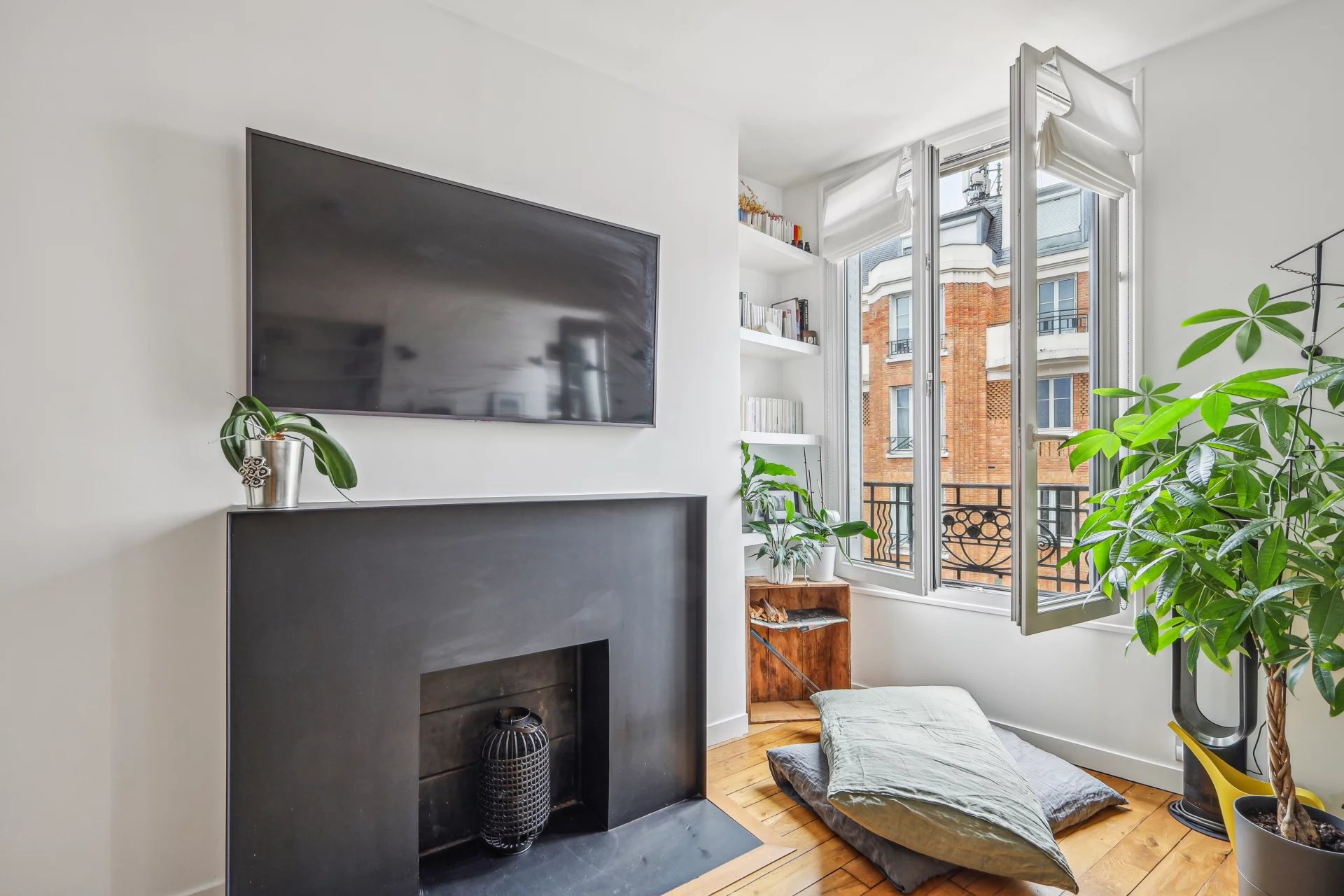 Boulogne-Billancourt, Île-de-France, 92100, FR, 2 Bedrooms Bedrooms, ,2 BathroomsBathrooms,Residential,For Sale,1668545