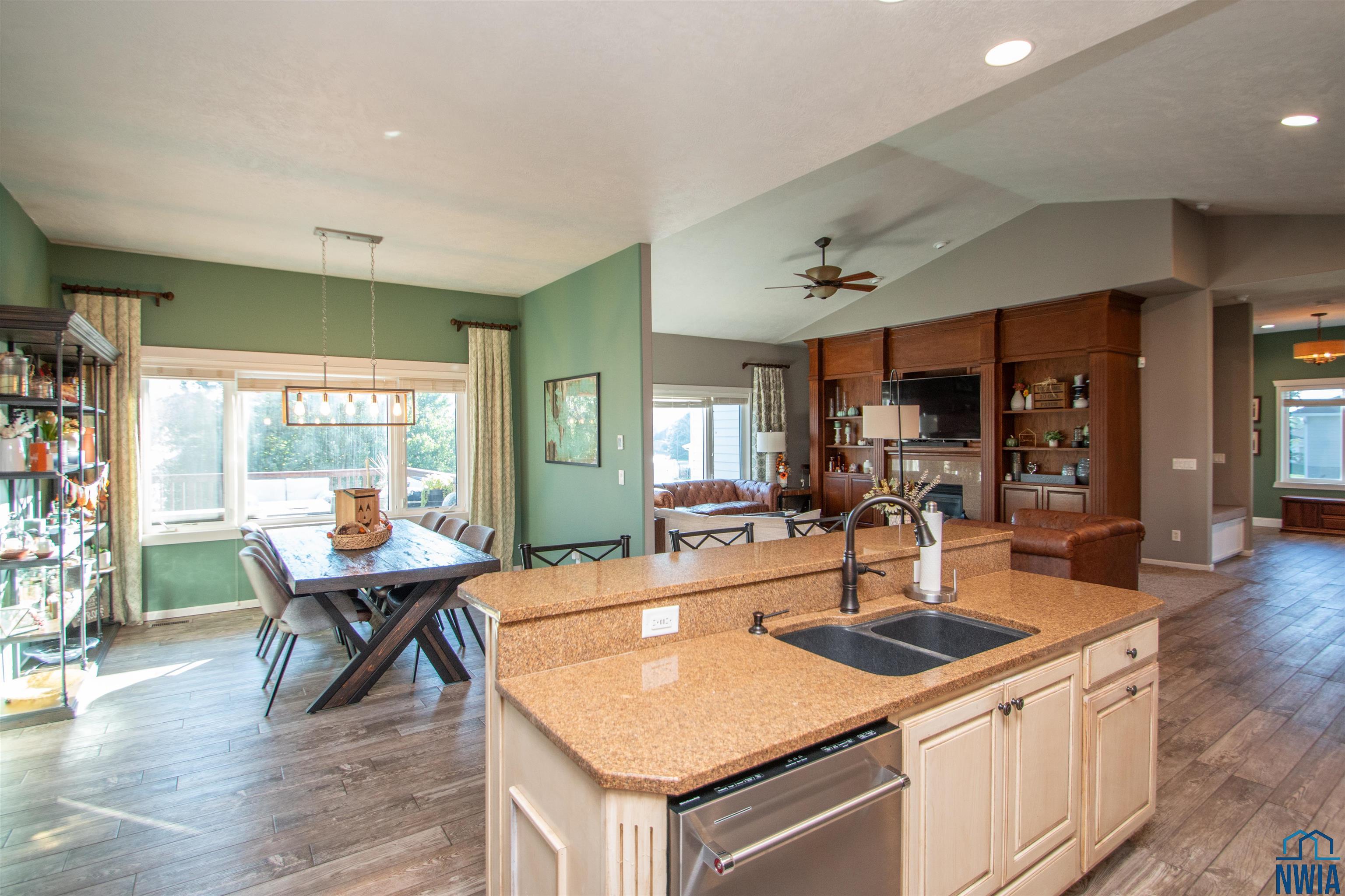 Sioux City, Iowa, 51106, United States, 5 Bedrooms Bedrooms, ,7 BathroomsBathrooms,Residential,For Sale,1976174