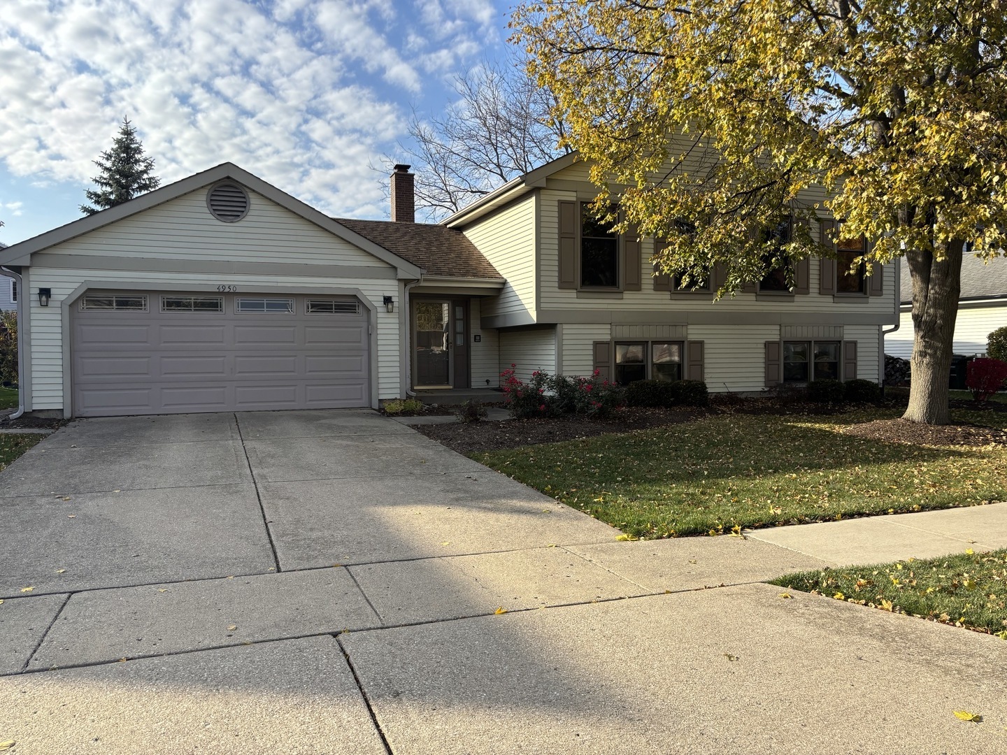 Hoffman Estates, Illinois, 60010, United States, 5 Bedrooms Bedrooms, ,3 BathroomsBathrooms,Residential,For Sale,1989423