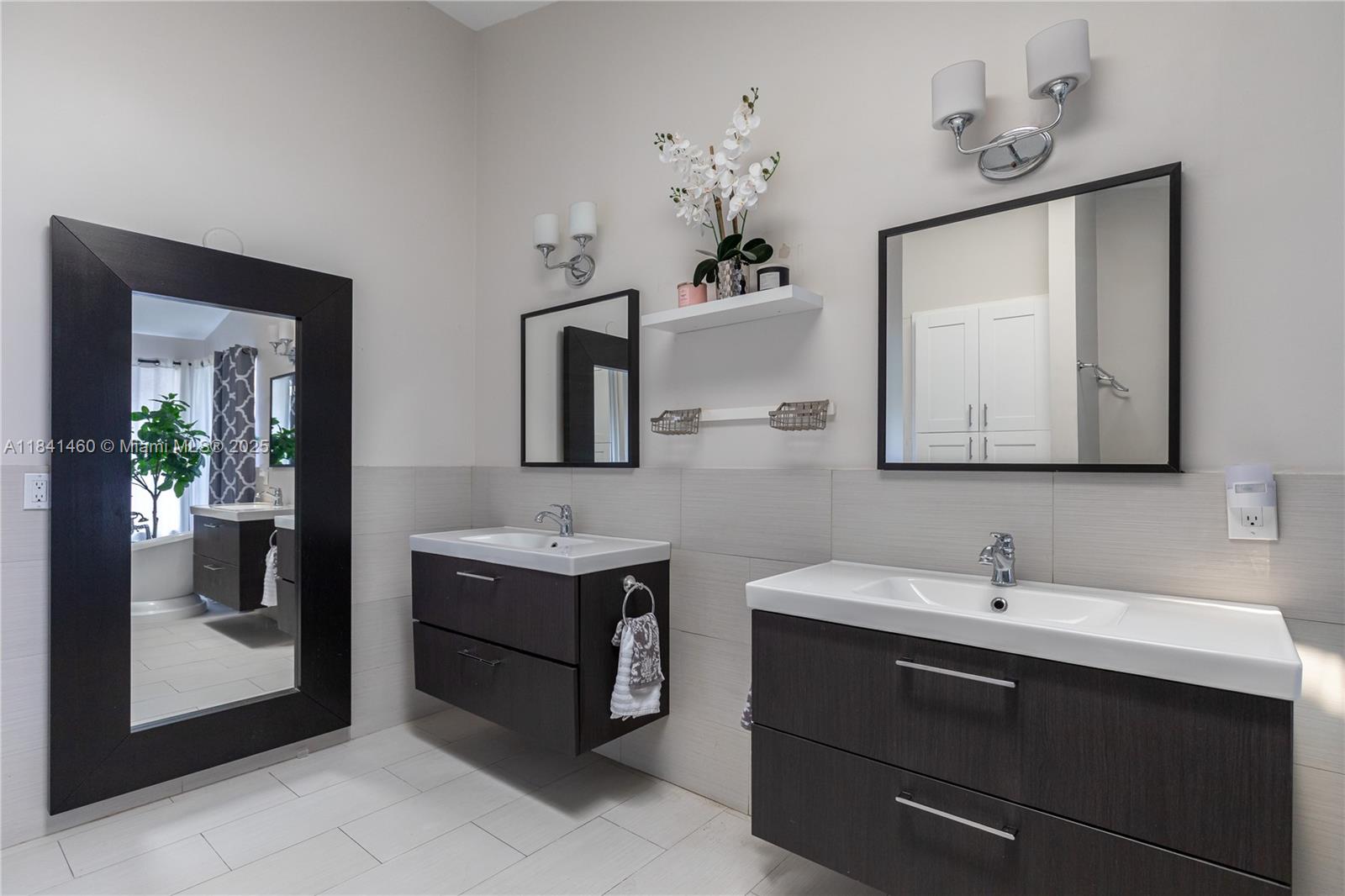 Coral Springs, Florida, 33071, United States, 5 Bedrooms Bedrooms, ,4 BathroomsBathrooms,Residential,For Sale,1921900