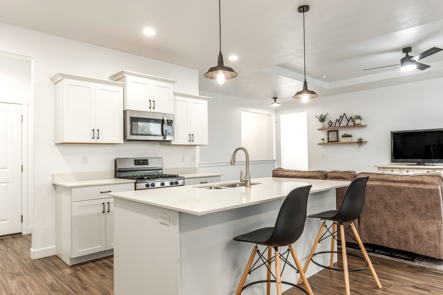  Fresh Lakepoint Find with Fast Airport Access - 物件實景