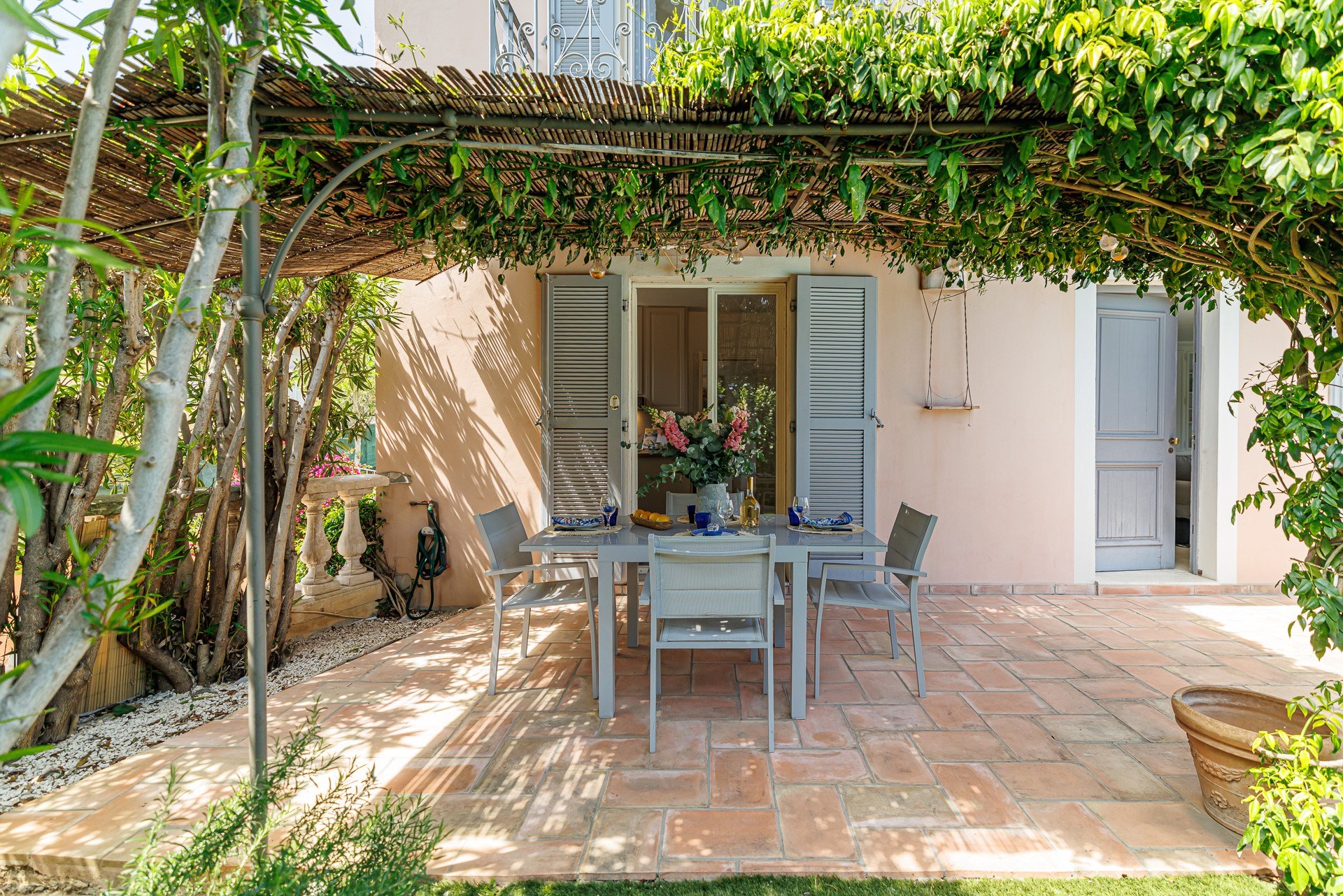  Nice Cimiez property with main house, 9 rental units, pool and large garage inv… - 物件實景