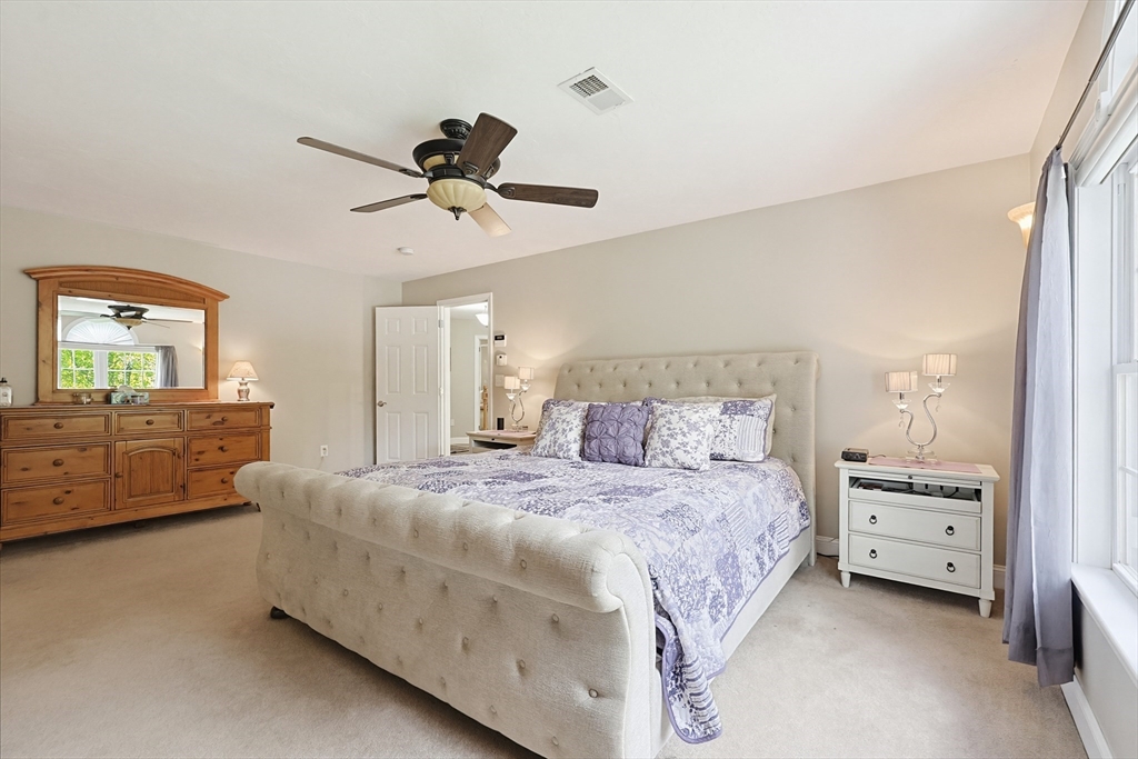 Northbridge, Massachusetts, 01534, United States, 4 Bedrooms Bedrooms, ,2 BathroomsBathrooms,Residential,For Sale,1977320