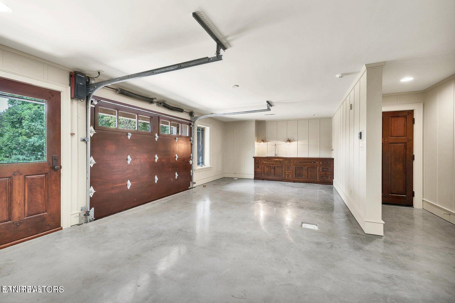 Louisville, Tennessee, 37777, United States, 3 Bedrooms Bedrooms, ,4 BathroomsBathrooms,Residential,For Sale,1821192