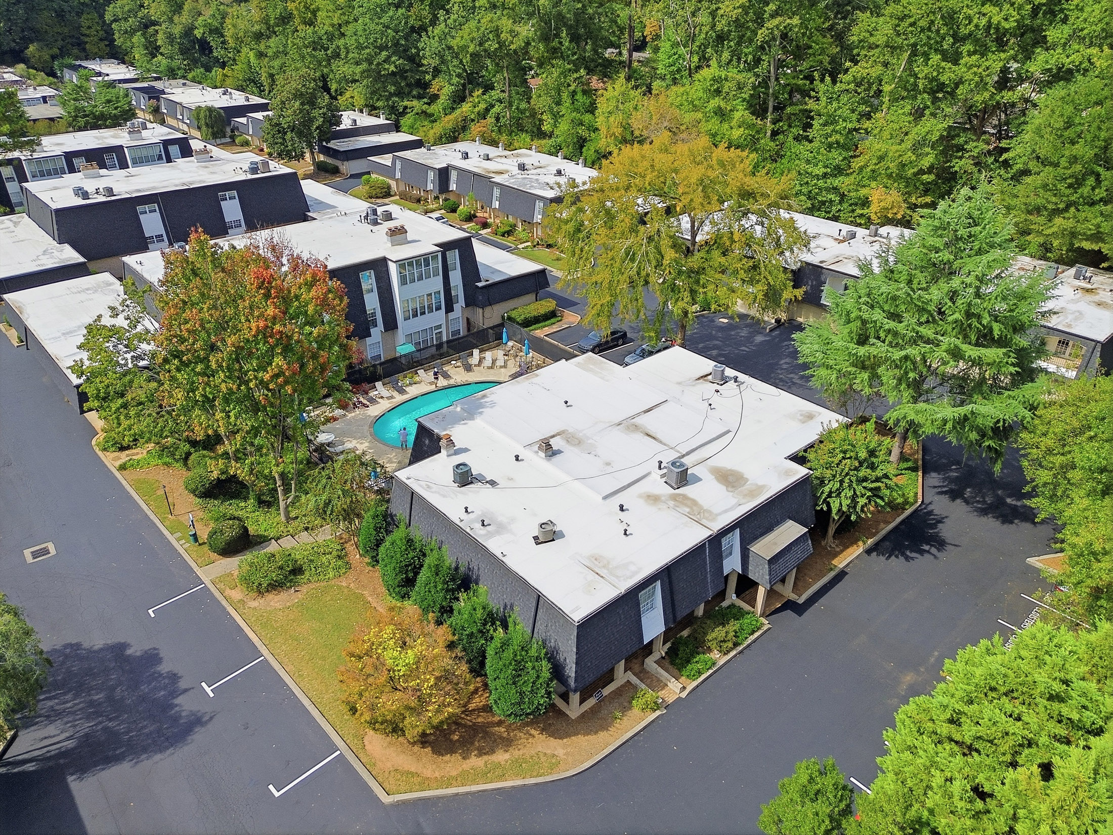  Tucked within The Cloisters in Sandy Springs - 物件實景