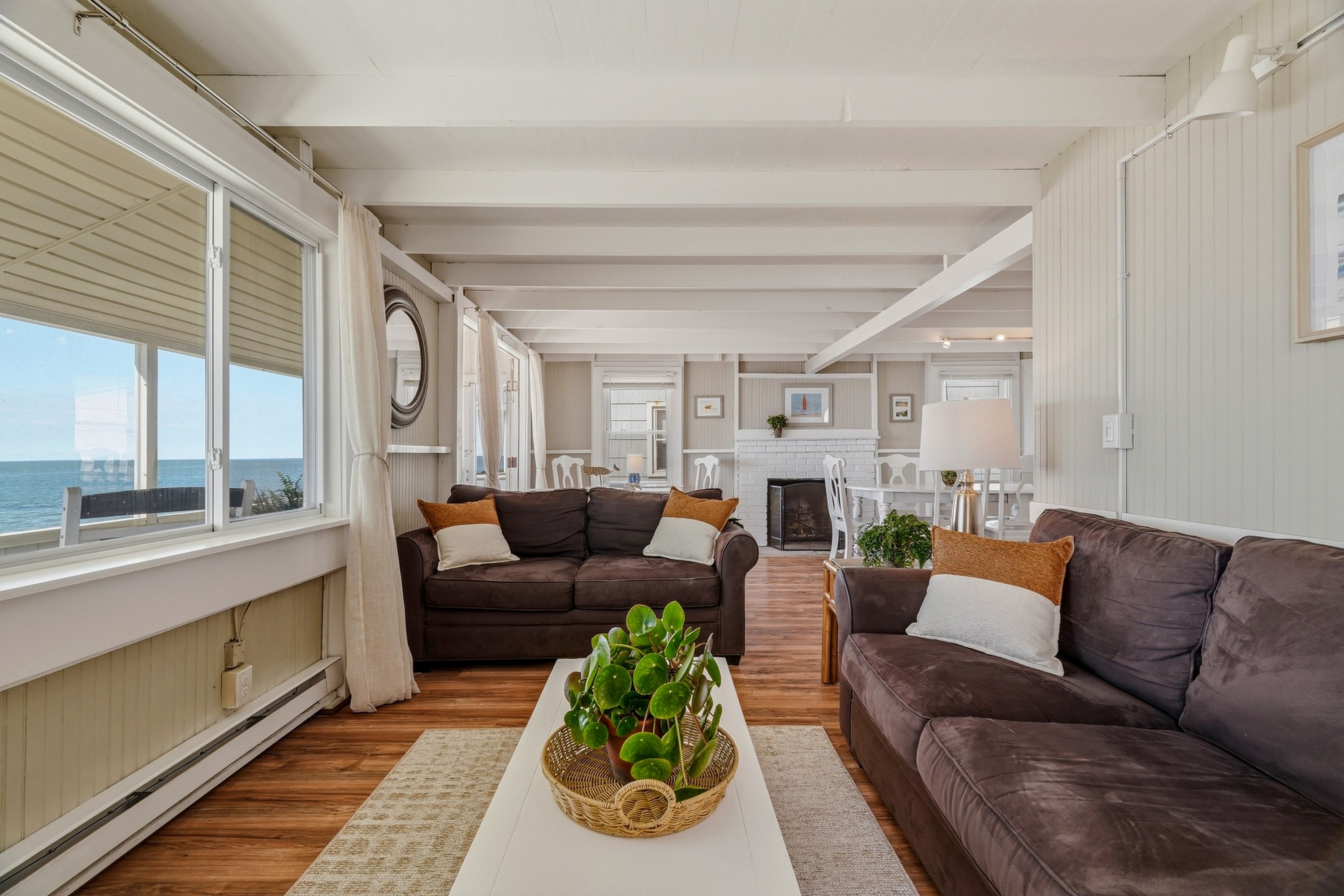  Charming Direct Waterfront Beach Cottage at Hawk