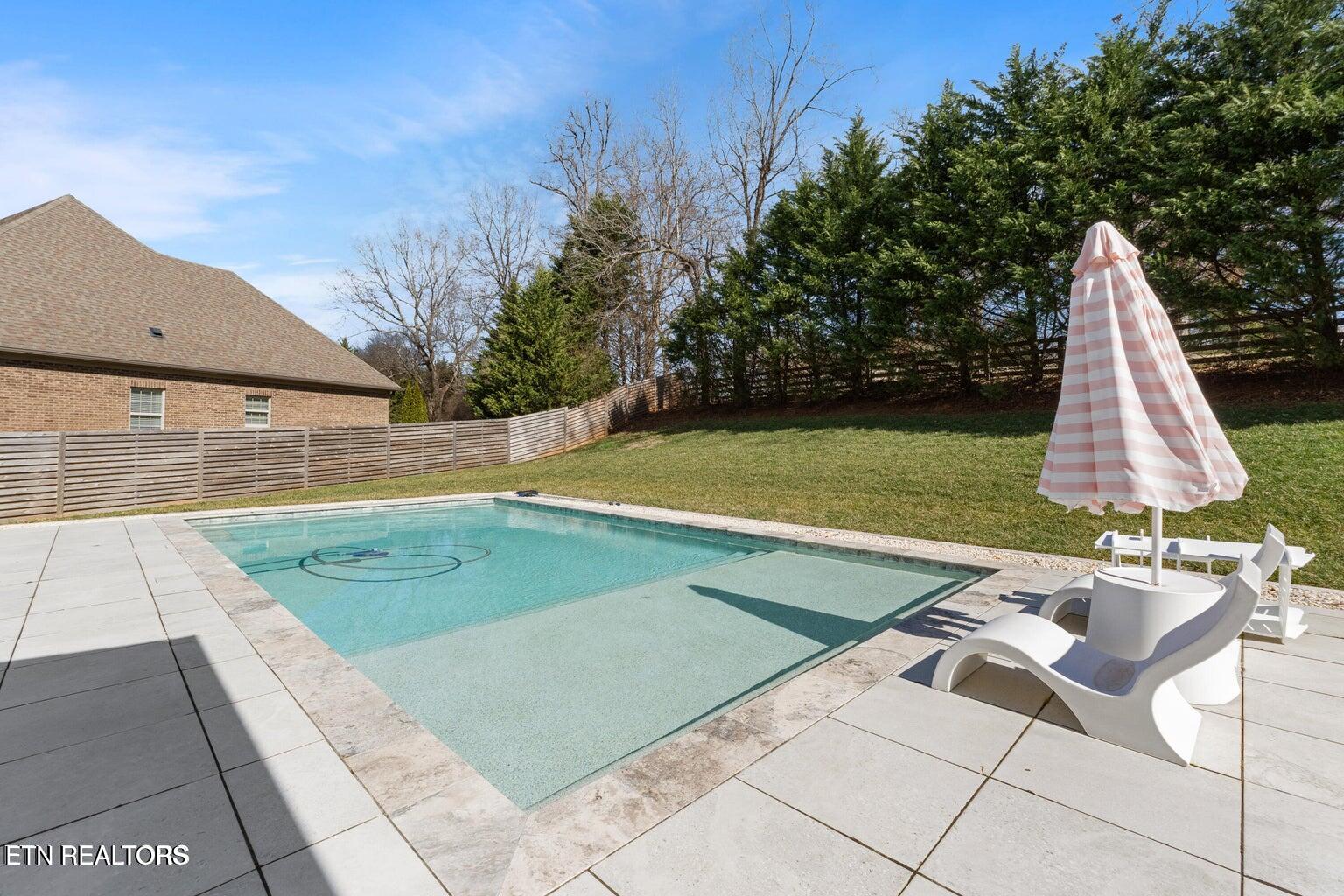 Maryville, Tennessee, 37803, United States, 4 Bedrooms Bedrooms, ,3 BathroomsBathrooms,Residential,For Sale,2003233