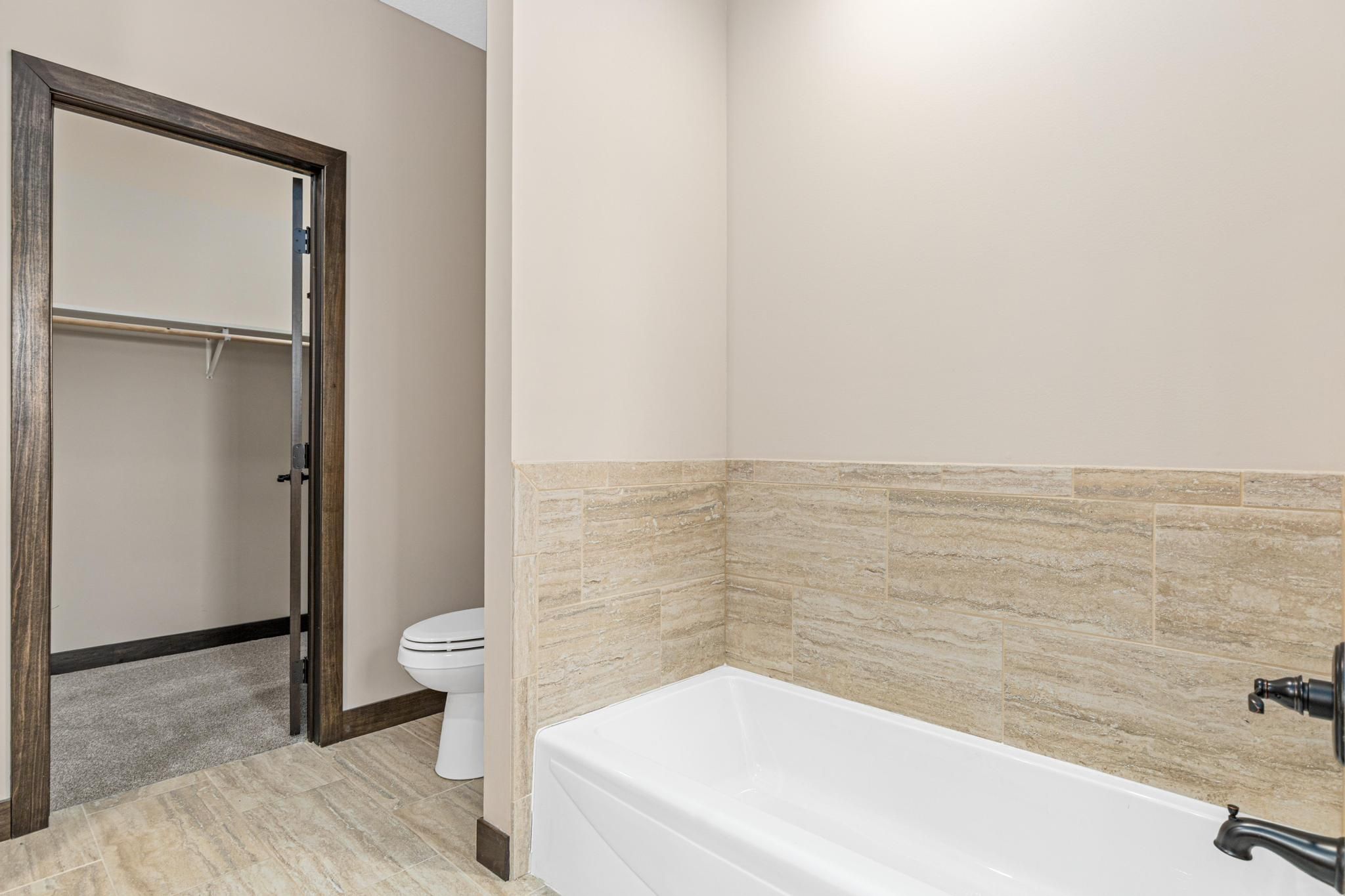  Peaceful Rambler on Acreage in Netta’s Preserve - 物件實景