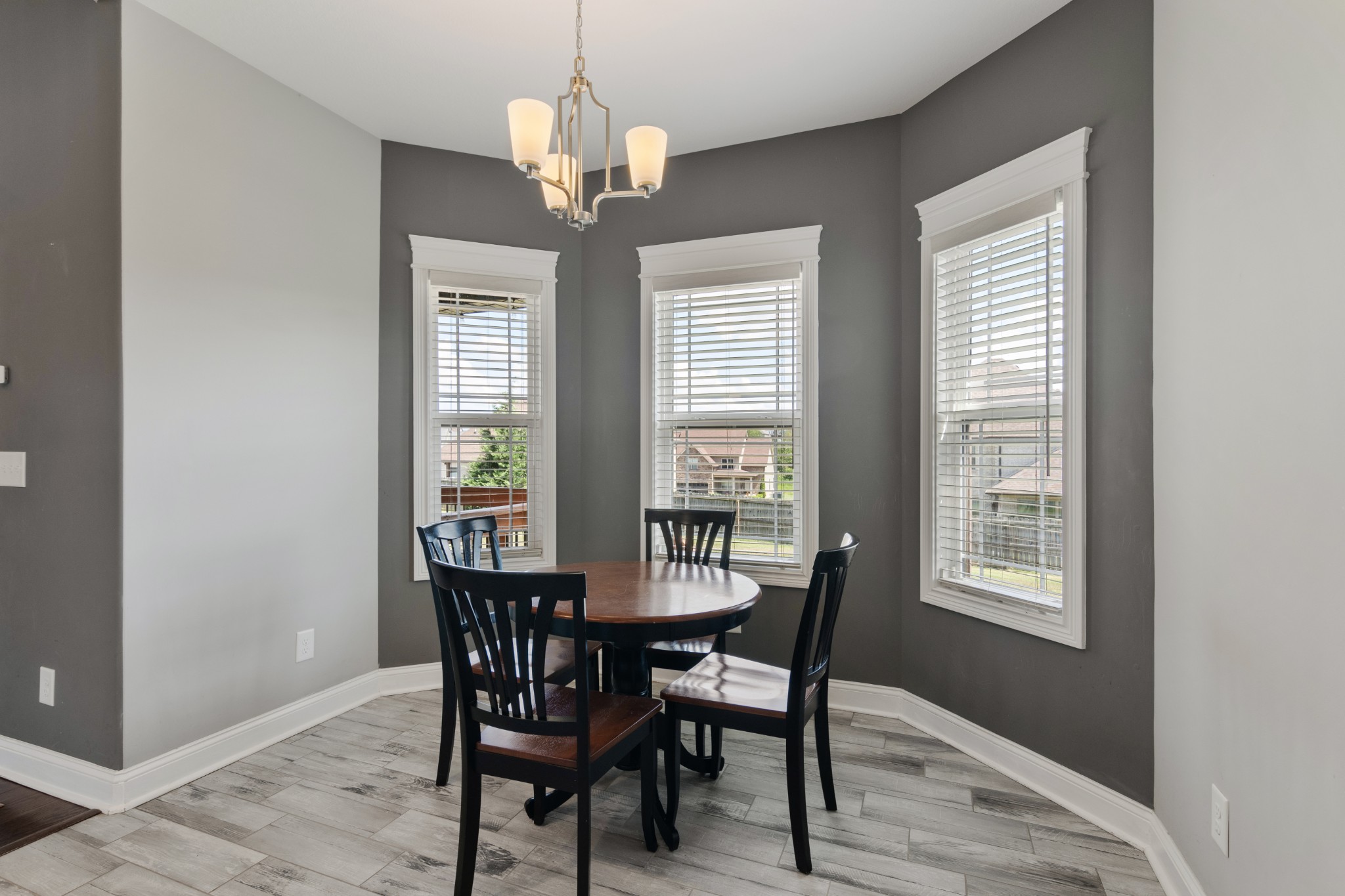 Clarksville, Tennessee, 37043, United States, 5 Bedrooms Bedrooms, ,4 BathroomsBathrooms,Residential,For Sale,1975936