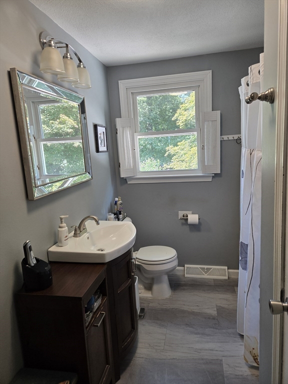 Brockton, Massachusetts, 02301, United States, 3 Bedrooms Bedrooms, ,1 BathroomBathrooms,Residential,For Sale,1895506