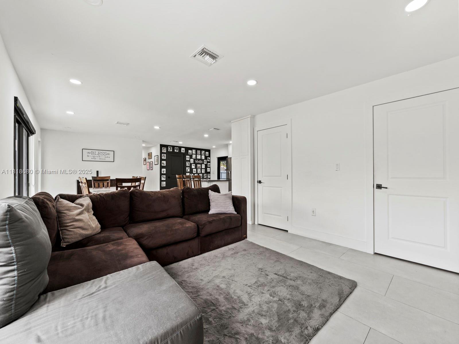 Miami, Florida, 33173, United States, 3 Bedrooms Bedrooms, ,2 BathroomsBathrooms,Residential,For Sale,1857432