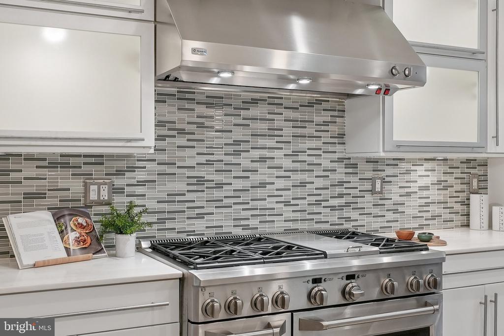 Washington, District of Columbia, 20001, United States, 6 Bedrooms Bedrooms, ,6 BathroomsBathrooms,Residential,For Sale,1983569