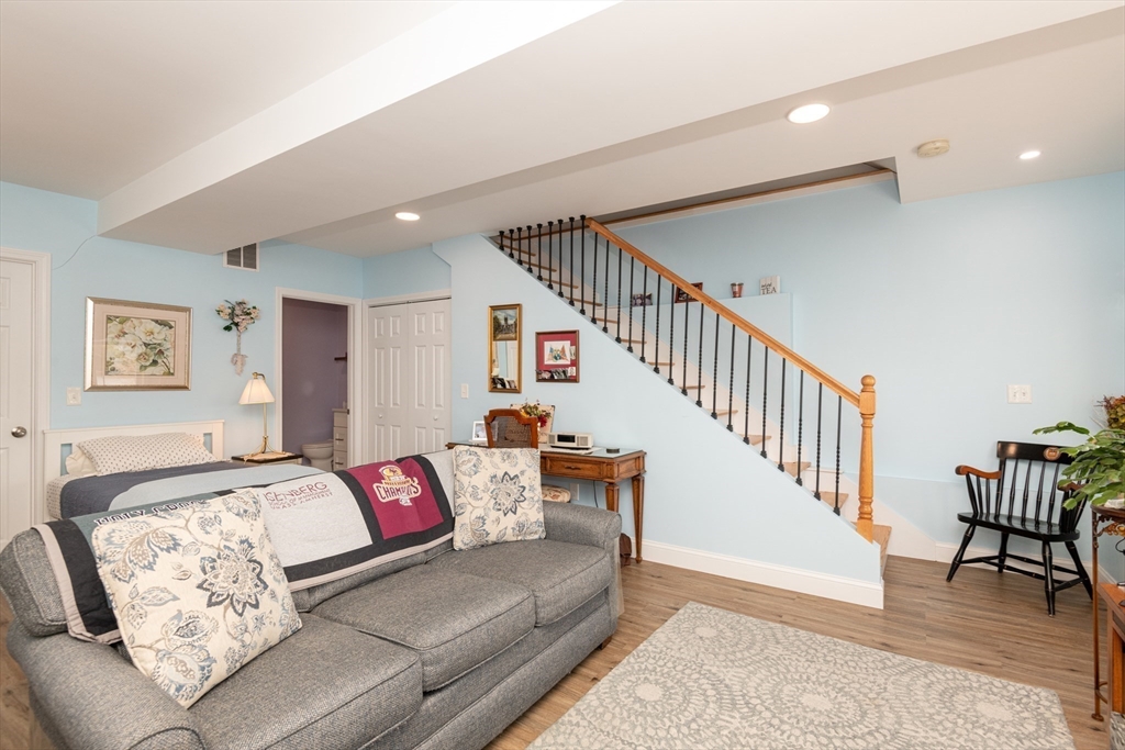 Lynn, Massachusetts, 01904, United States, 2 Bedrooms Bedrooms, ,4 BathroomsBathrooms,Residential,For Sale,1978027