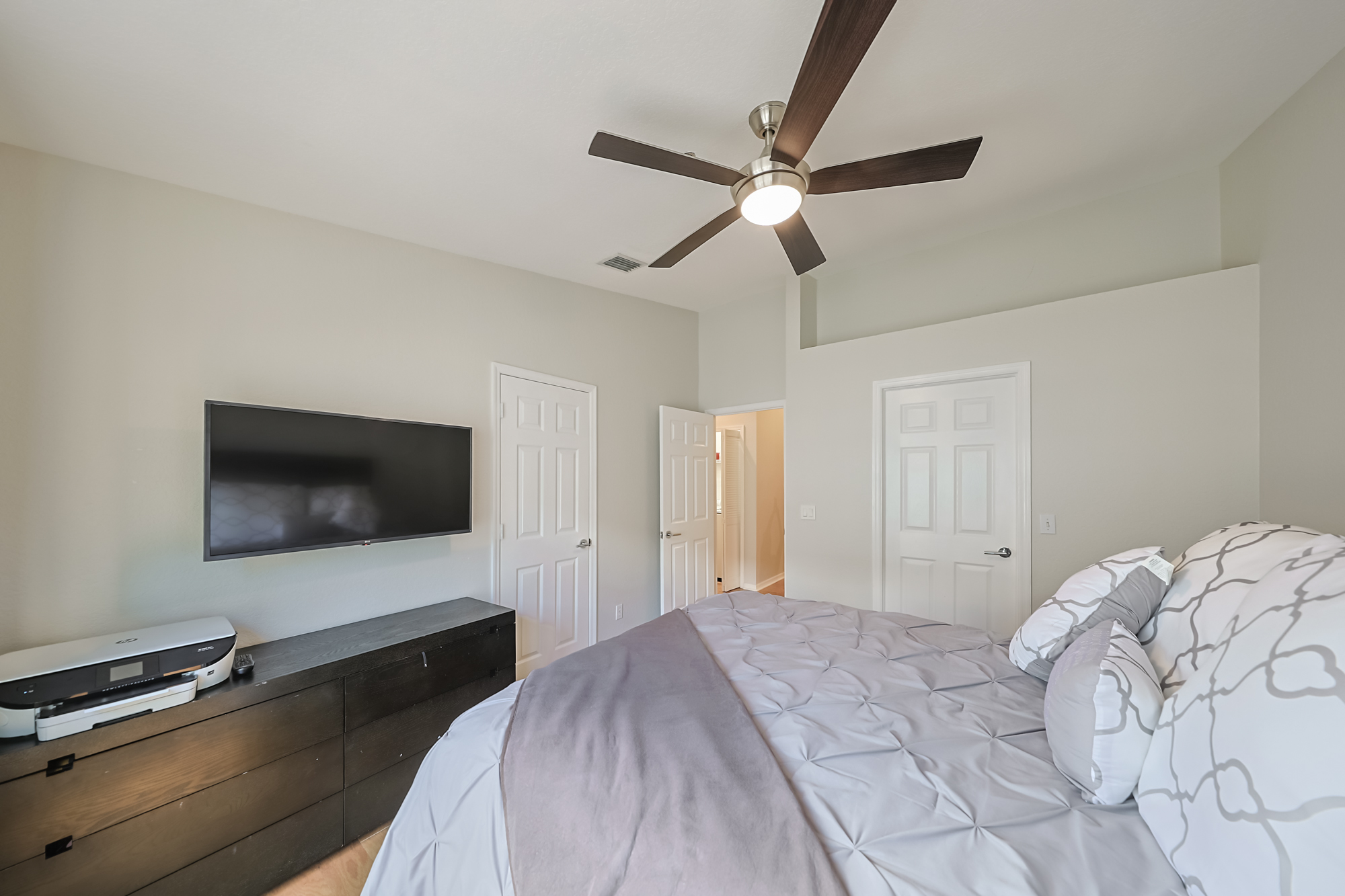 Tampa, Florida, 33629, United States, 3 Bedrooms Bedrooms, ,3 BathroomsBathrooms,Residential,For Sale,1980841