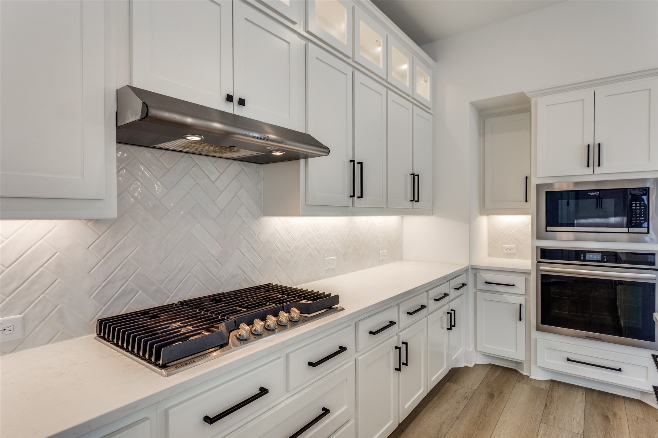 Mansfield, Texas, 76063, United States, 4 Bedrooms Bedrooms, ,4 BathroomsBathrooms,Residential,For Sale,1954630