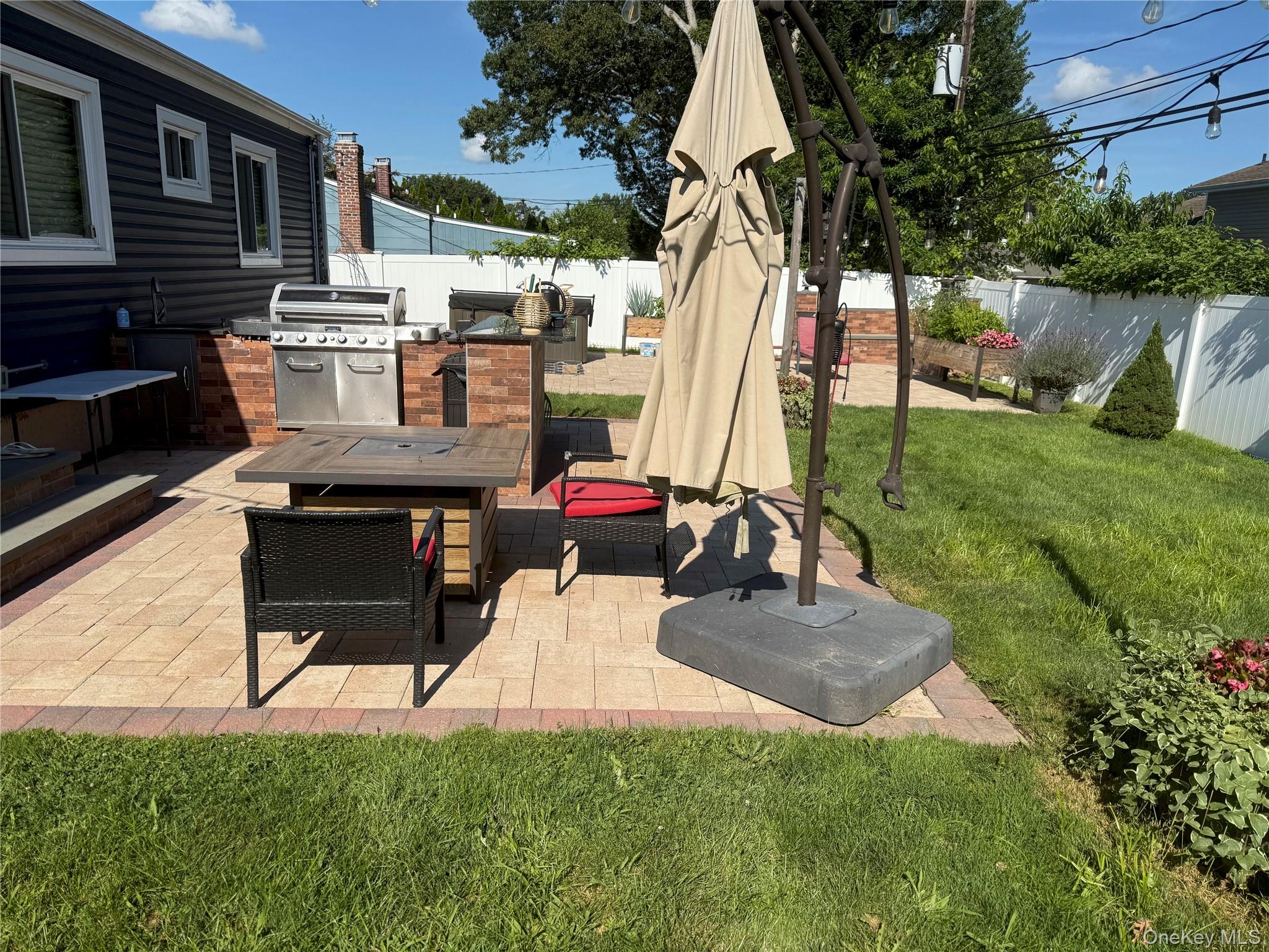 Port Jefferson Station, New York, 11776, United States, 3 Bedrooms Bedrooms, ,2 BathroomsBathrooms,Residential,For Sale,1938737