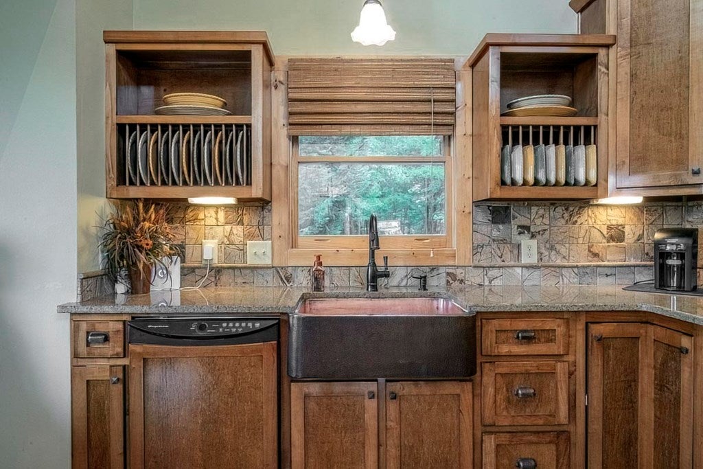 Morganton, Georgia, 30560, United States, 3 Bedrooms Bedrooms, ,4 BathroomsBathrooms,Residential,For Sale,2001017