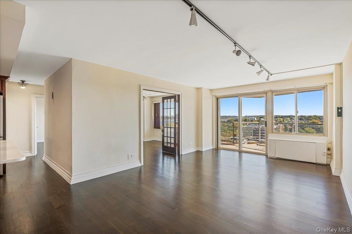 Bayside, New York, 11360, United States, 2 Bedrooms Bedrooms, ,2 BathroomsBathrooms,Residential,For Sale,2048855