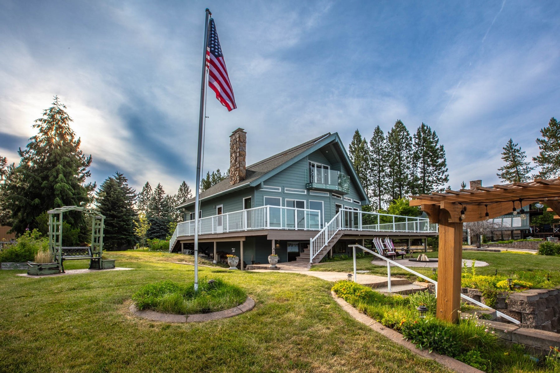  Renovated Waterfront Retreat with Private Dock & Guest Barn - 物件實景